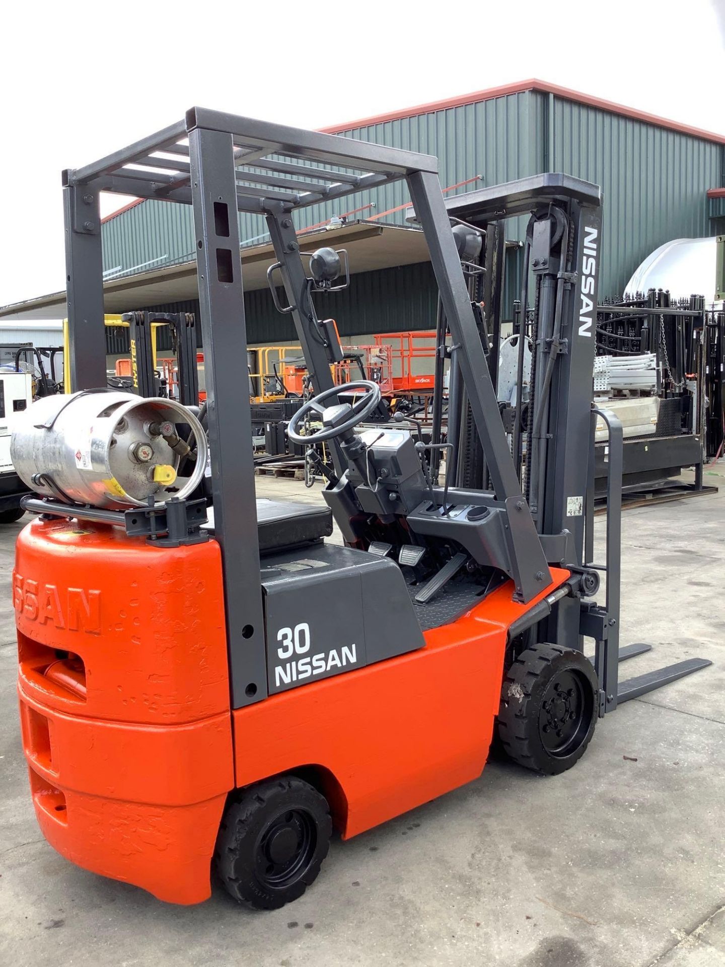 NISSAN OPTIMUM 30 FORKLIFT MODEL CPJ01A15PV, LP POWERED, APPROX MAX CAPACITY 3000LBS, APPROX MAX HEI - Image 8 of 17