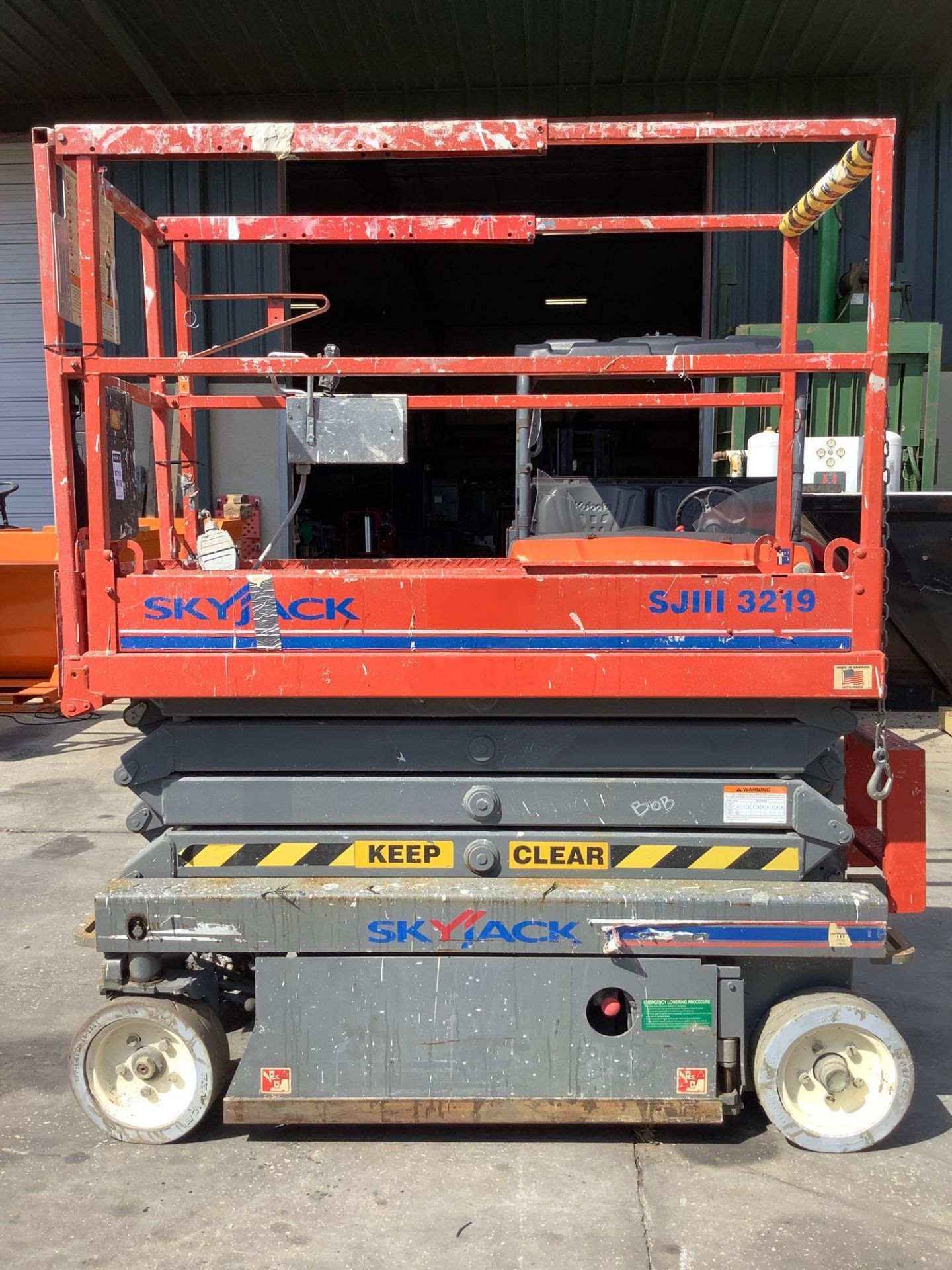 SKYJACK SCISSOR LIFT MODEL SJIII 3219, ELECTRIC, APPROX MAX PLATFORM HEIGHT 19FT, BUILT IN BATTERY C - Image 4 of 12