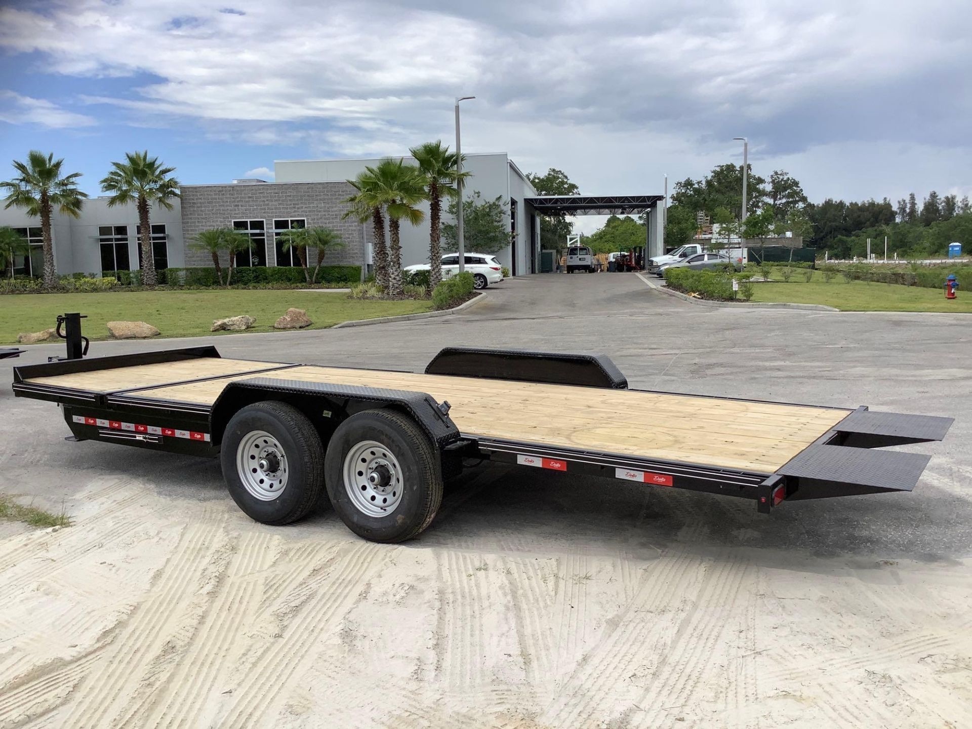 ***UNUSED 2022 DELTA TILT TRAILER, APPROX GVWR 14000LBS, APPROX 22FT LONG x 82” WIDE, ELECTRIC BRAKE - Image 3 of 18