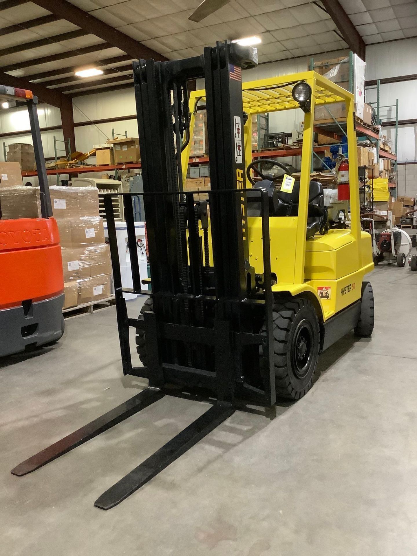 HYSTER FORKLIFT MODEL H50XM, LP POWERED, APPROX MAX CAPACITY 5000LBS, APPROX MAX HEIGHT 181in, TILT, - Image 2 of 14