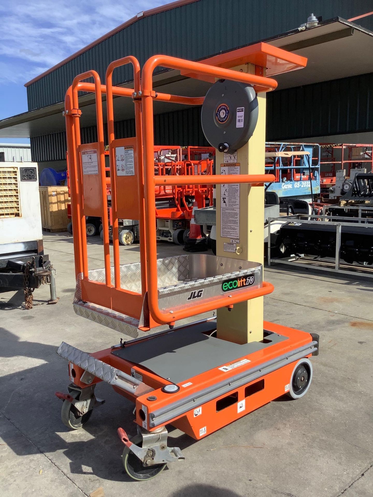 2018 JLG ECOLIFT 70,MANUAL, APPROX MAX PLATFORM HEIGHT 7FT, NON MARKING TIRES - Image 2 of 10