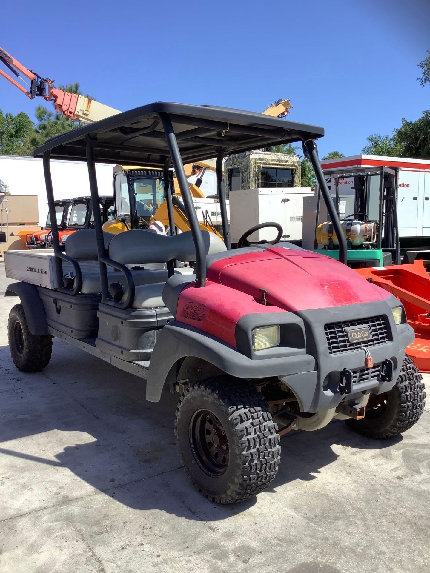 CLUB CAR CARYALL 295SE 4x4 INTELLITRAK GOLF CART, GAS POWERED , MANUAL DUMP BED, HITCH IN FRONT & BA - Image 3 of 19