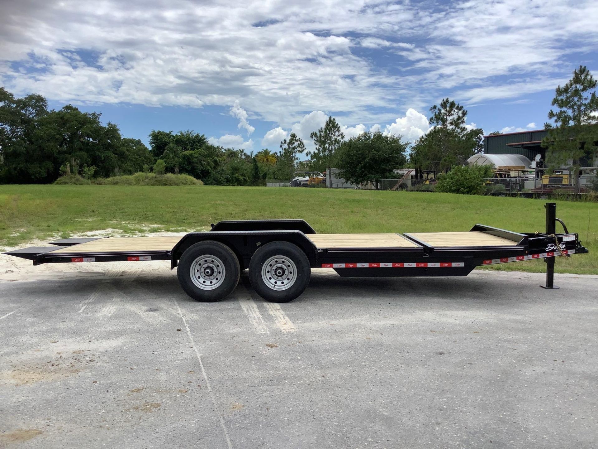 ***UNUSED 2022 DELTA TILT TRAILER, APPROX GVWR 14000LBS, APPROX 22FT LONG x 82” WIDE, ELECTRIC BRAKE - Image 6 of 18