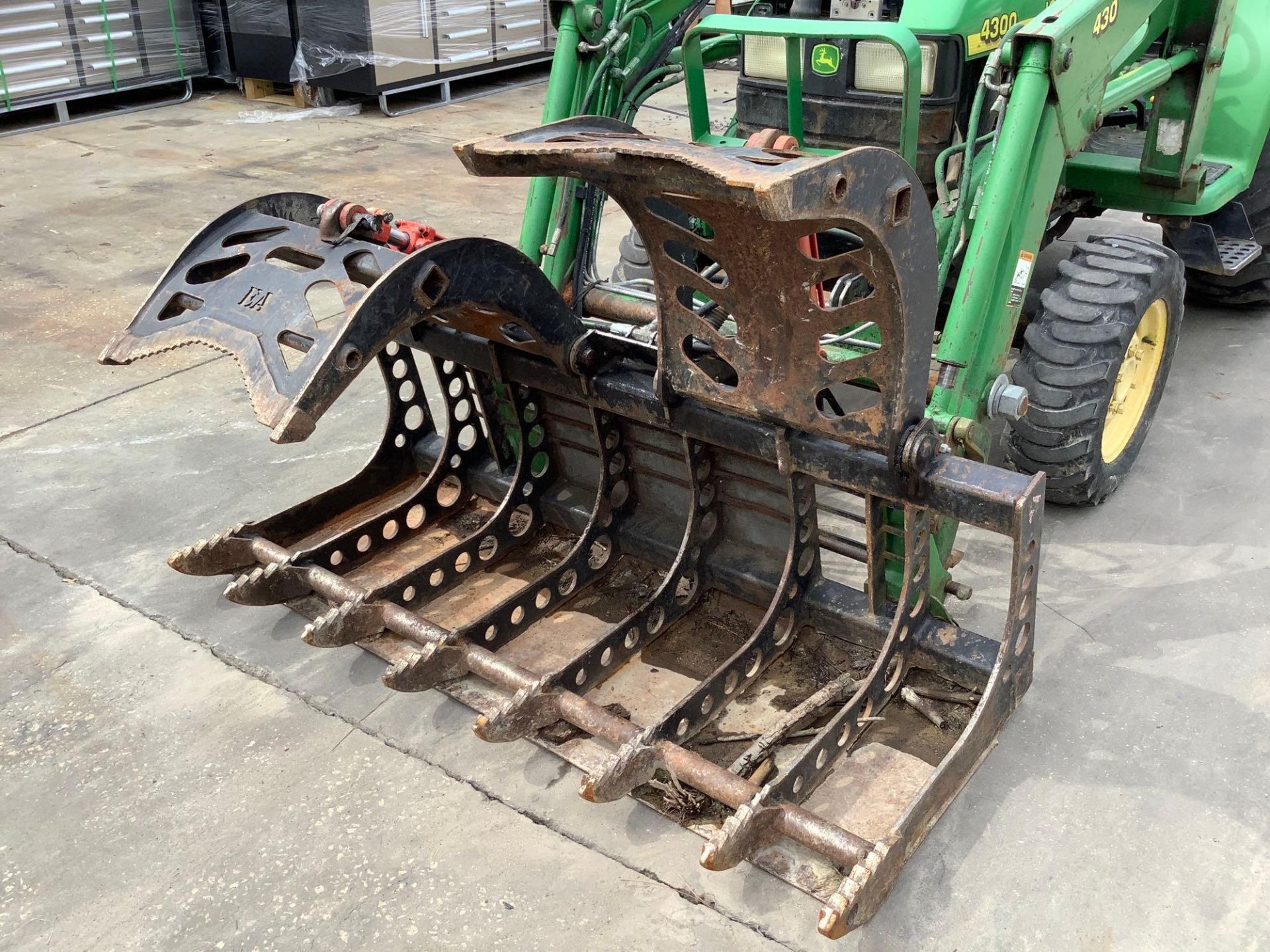 JOHN DEERE TRACTOR MODEL 4300, DIESEL, JOHN DEERE 430 QUICK ATTACH LOADER ON FRONT WITH GRAPPLE BUCK - Image 11 of 14