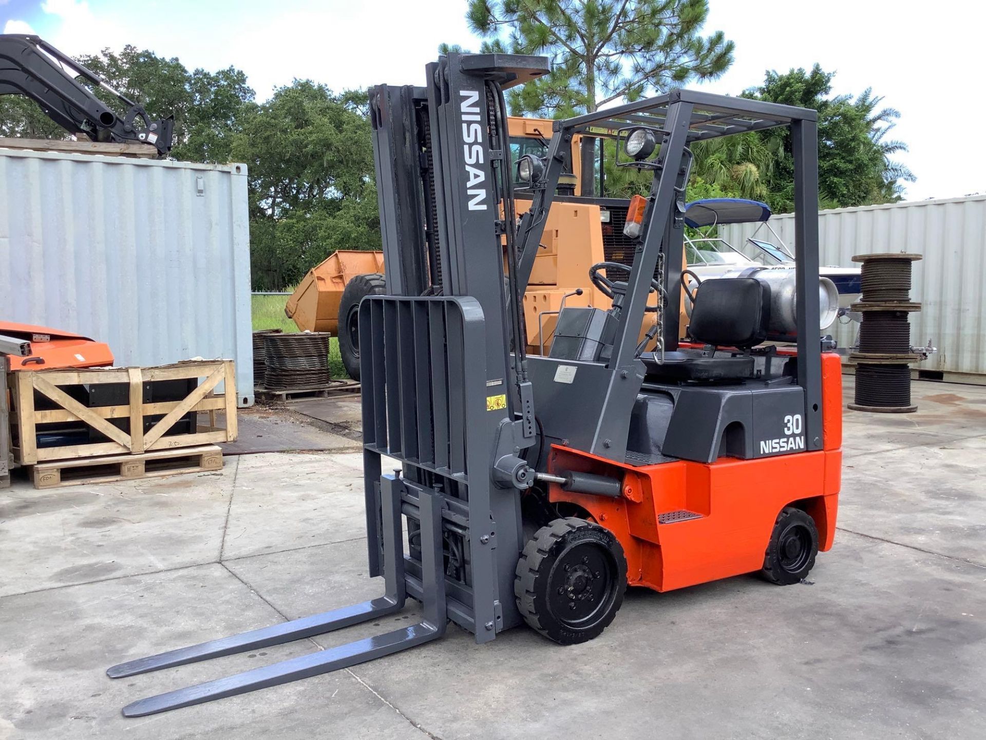 NISSAN OPTIMUM 30 FORKLIFT MODEL CPJ01A15PV, LP POWERED, APPROX MAX CAPACITY 3000LBS, APPROX MAX HEI