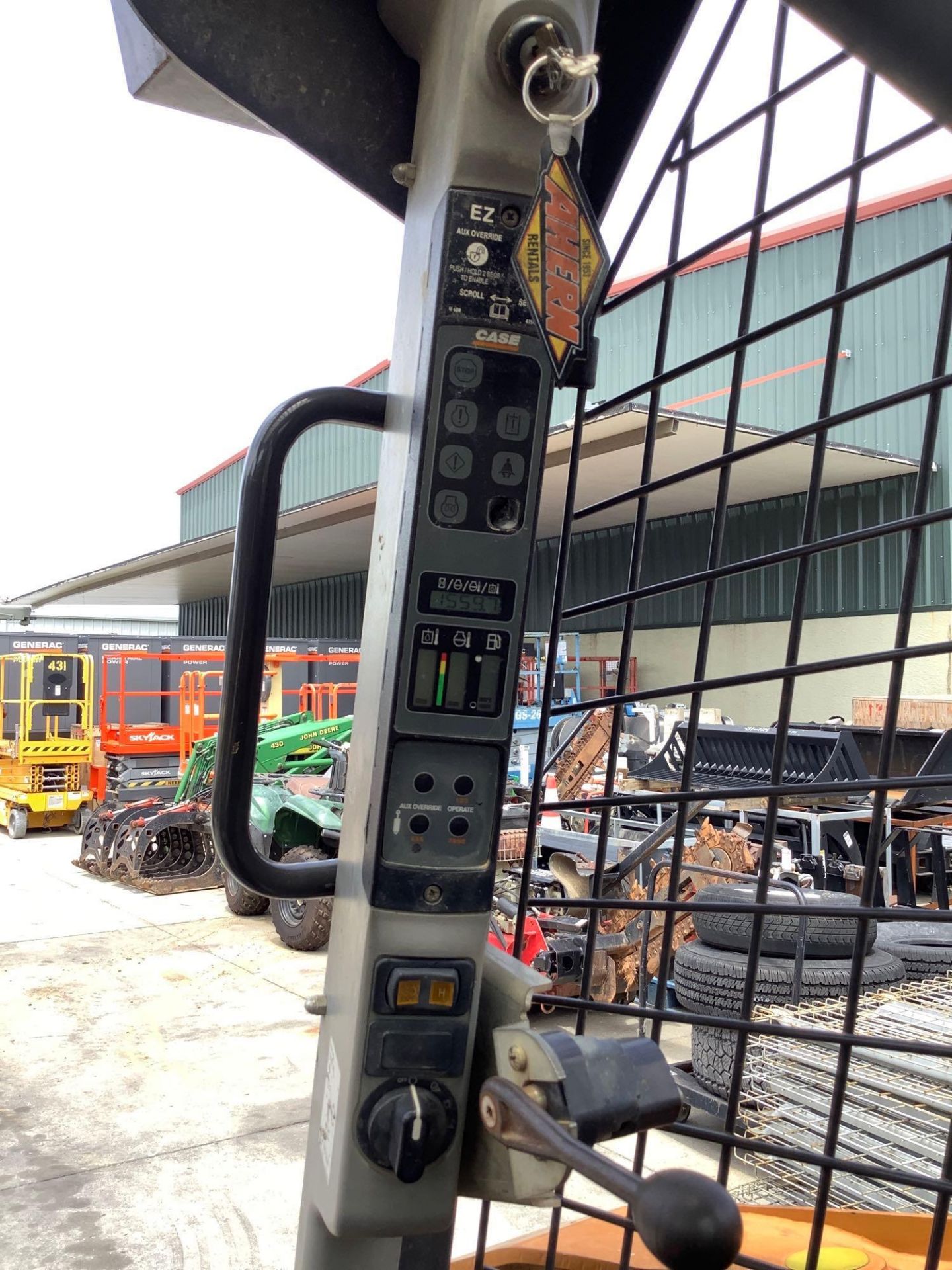 2016 CASE SKID STEER MODEL TR270 LOADER, DIESEL, RUBBER TRACKS, BUCKET WITH TEETH APPROX 68” WIDE, R - Image 17 of 18