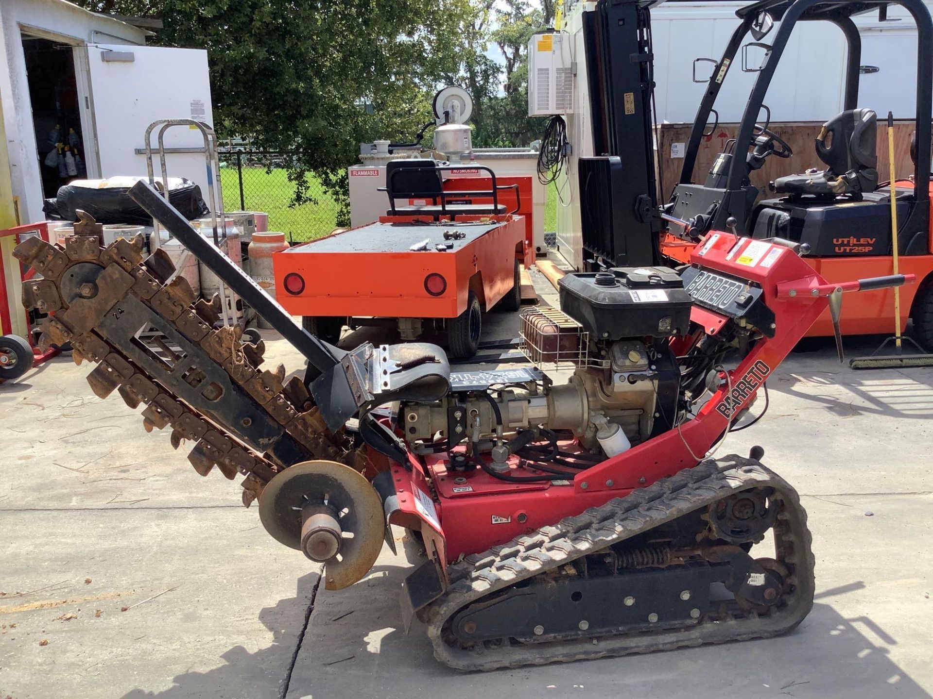 BARRETO 1624-TK WALK BEHIND TRENCHER , GAS POWERED, BLADE APPROX 24”, RUBBER TRACKS, RUNS & OPERATES - Image 4 of 13