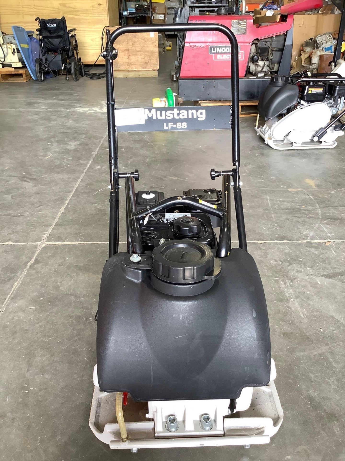 UNUSED MUSTANG LF-88 PLATE COMPACTOR WITH LONCIN 196cc ENGINE, GAS POWERED - Image 9 of 12