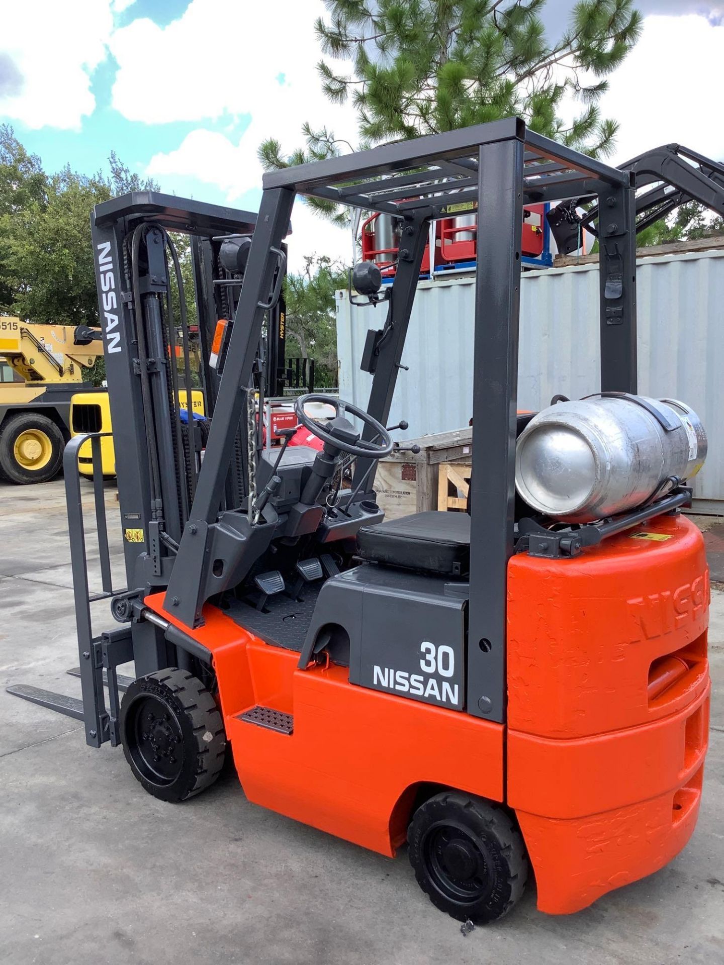 NISSAN OPTIMUM 30 FORKLIFT MODEL CPJ01A15PV, LP POWERED, APPROX MAX CAPACITY 3000LBS, APPROX MAX HEI - Image 5 of 17