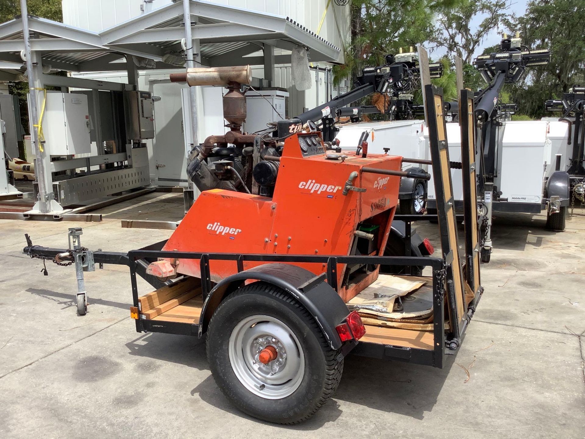 NORTON CLIPPER CONCRETE SAW MODEL C-65B-KET WITH TRAILER, GAS POWERED, WISCONSIN V465D1 ENGINE, TRAI - Image 8 of 29