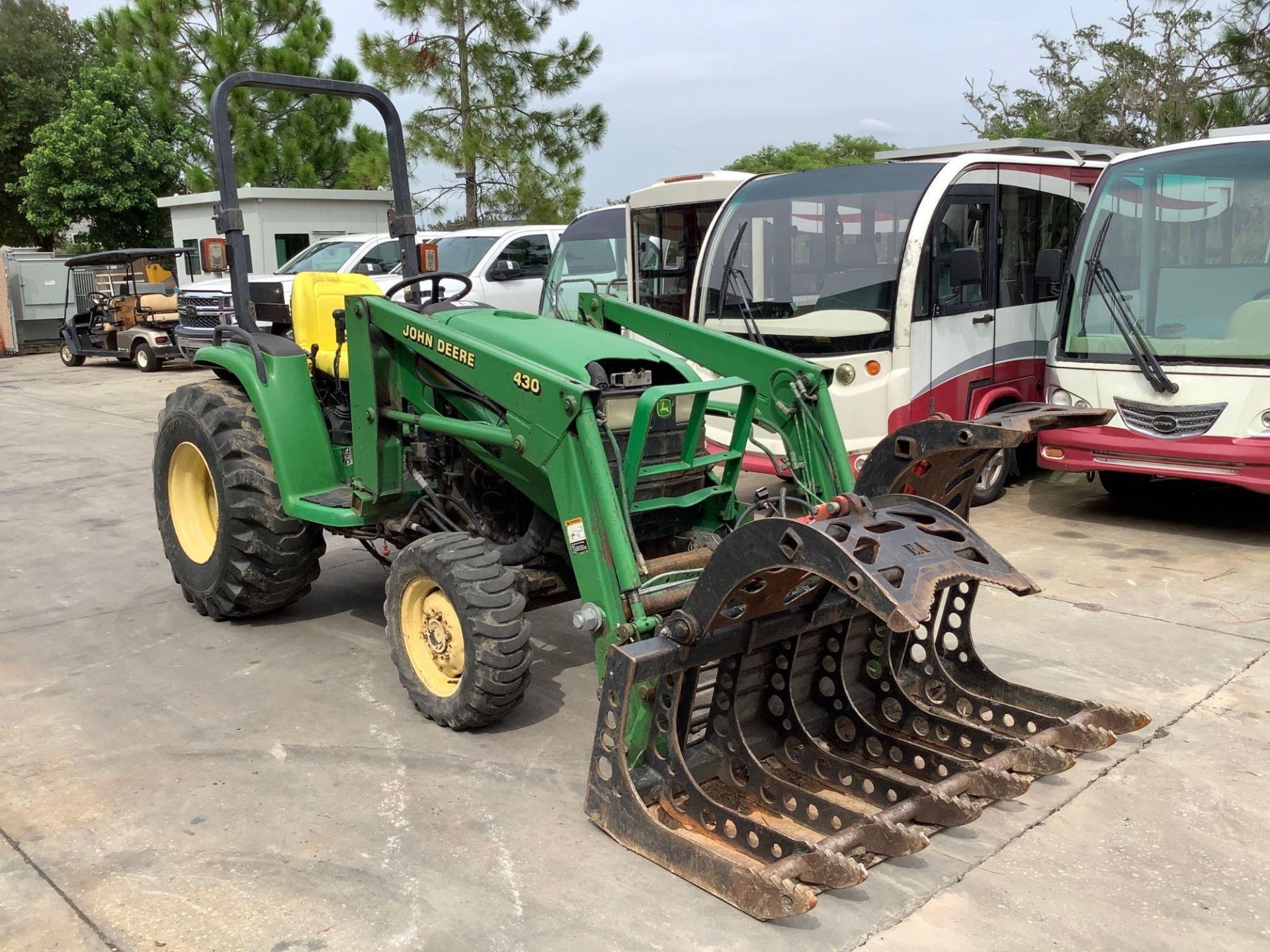 JOHN DEERE TRACTOR MODEL 4300, DIESEL, JOHN DEERE 430 QUICK ATTACH LOADER ON FRONT WITH GRAPPLE BUCK - Image 2 of 14