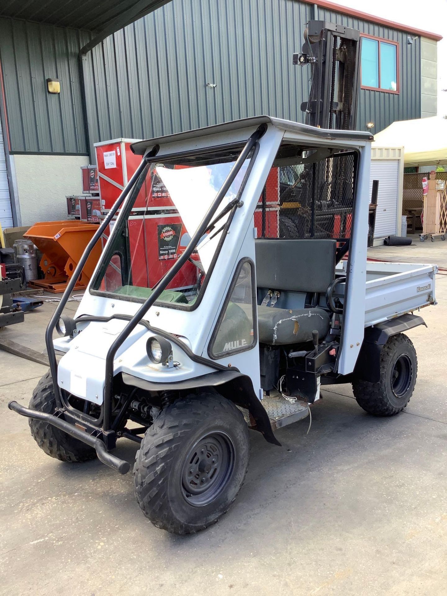 KAWASAKI MULE 550 ATV TYPE KAF300C, GAS POWERED, MANUAL DUMP BED, RUNS & OPERATES