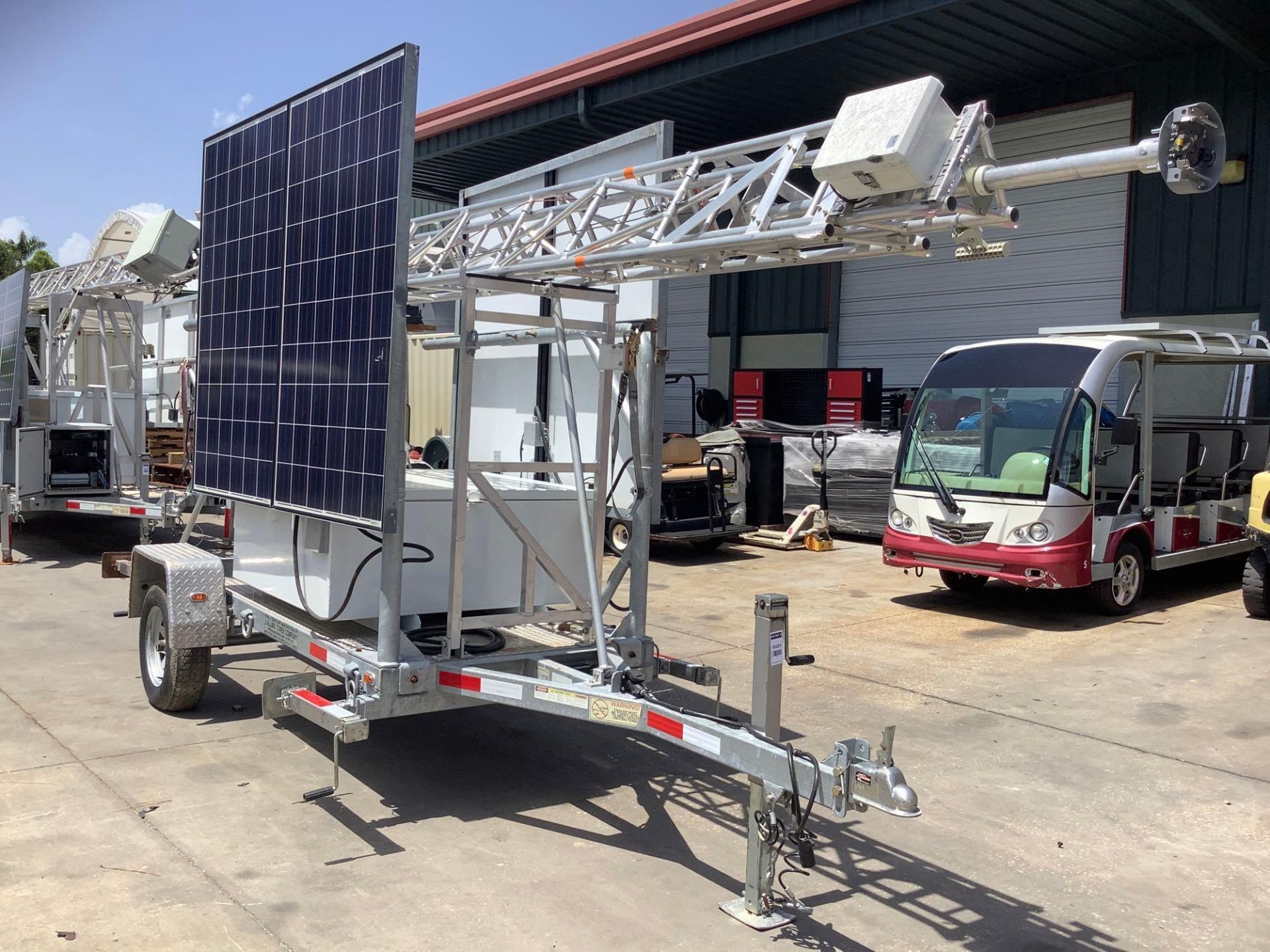 ALUMA MOBILE TOWER UNIT TRAILER WITH SUNSPARK SOLAR TYPE SMX260P ATTACHED - Image 18 of 27