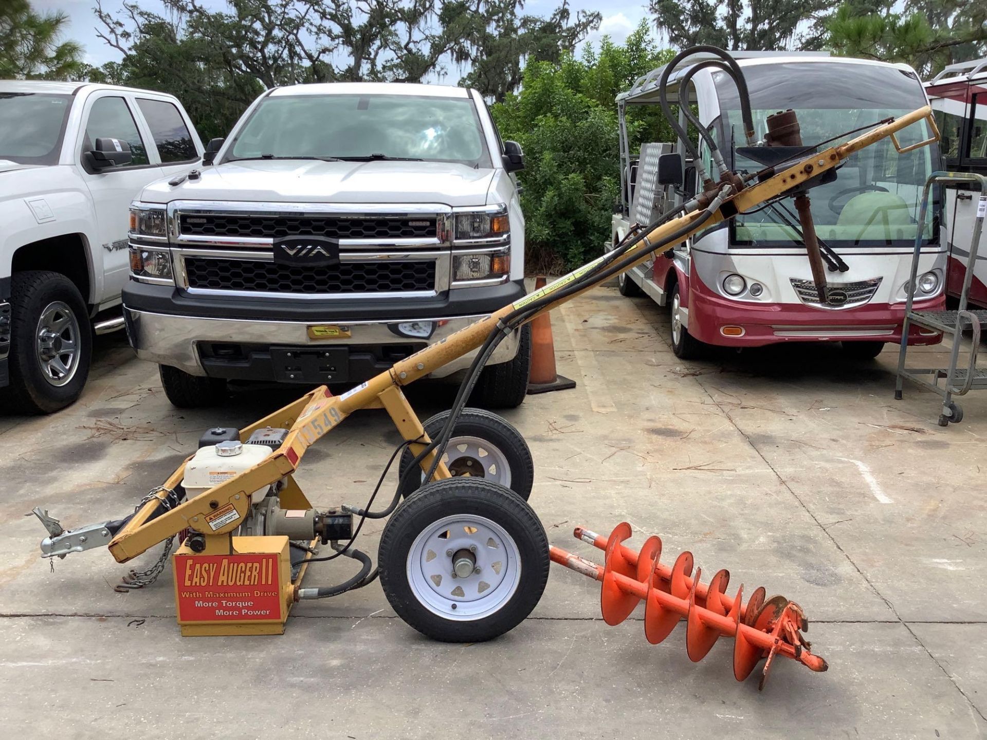 MACKISSIC EASY AUGER, TOW BEHIND, HONDA GX 270 MOTOR, GAS POWERED, ( 2 ) AUGER BITS INCLUDED - Image 2 of 17