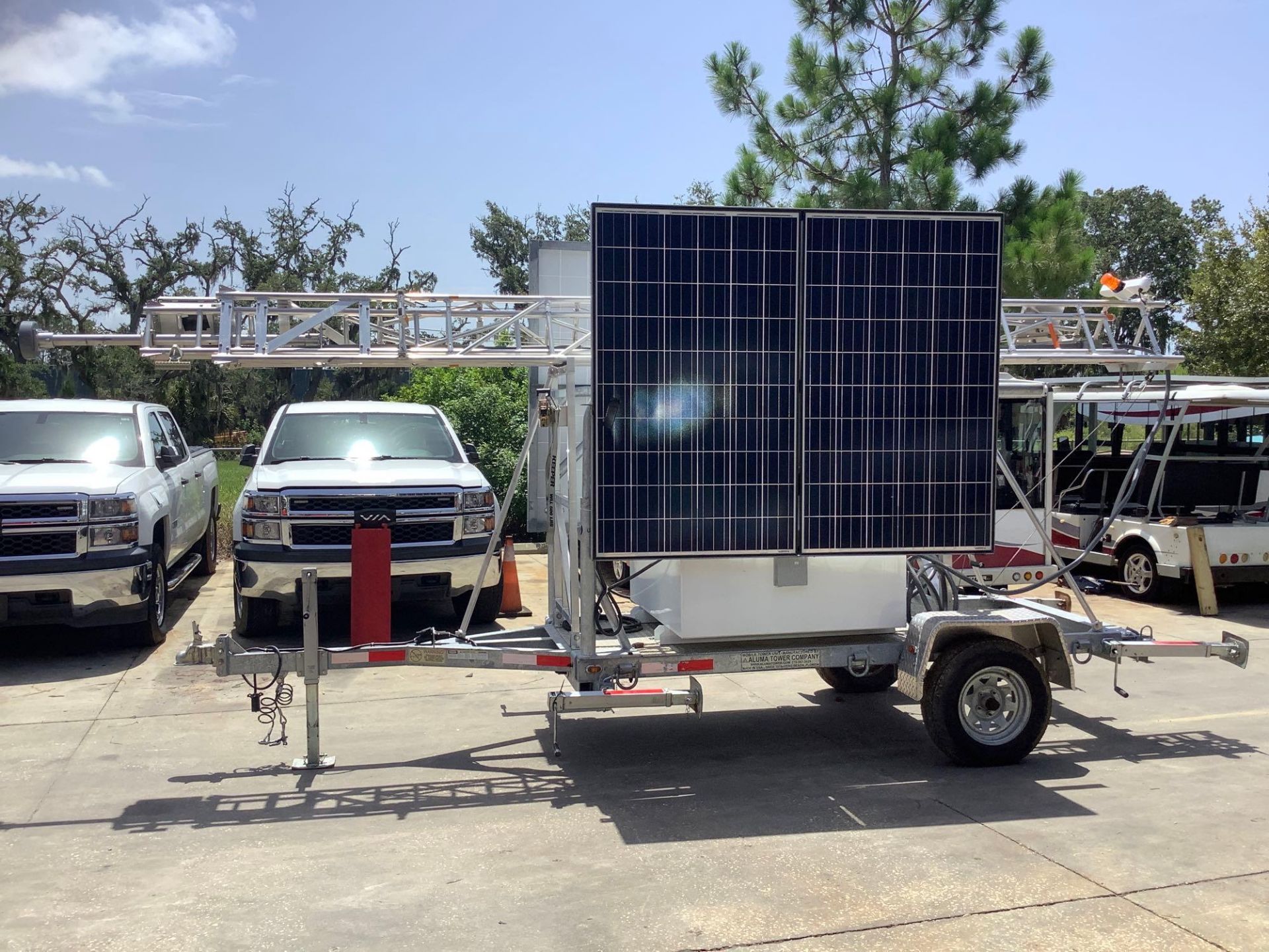 ALUMA MOBILE TOWER UNIT TRAILER WITH SUNSPARK SOLAR TYPE SMX260P ATTACHED - Image 12 of 27