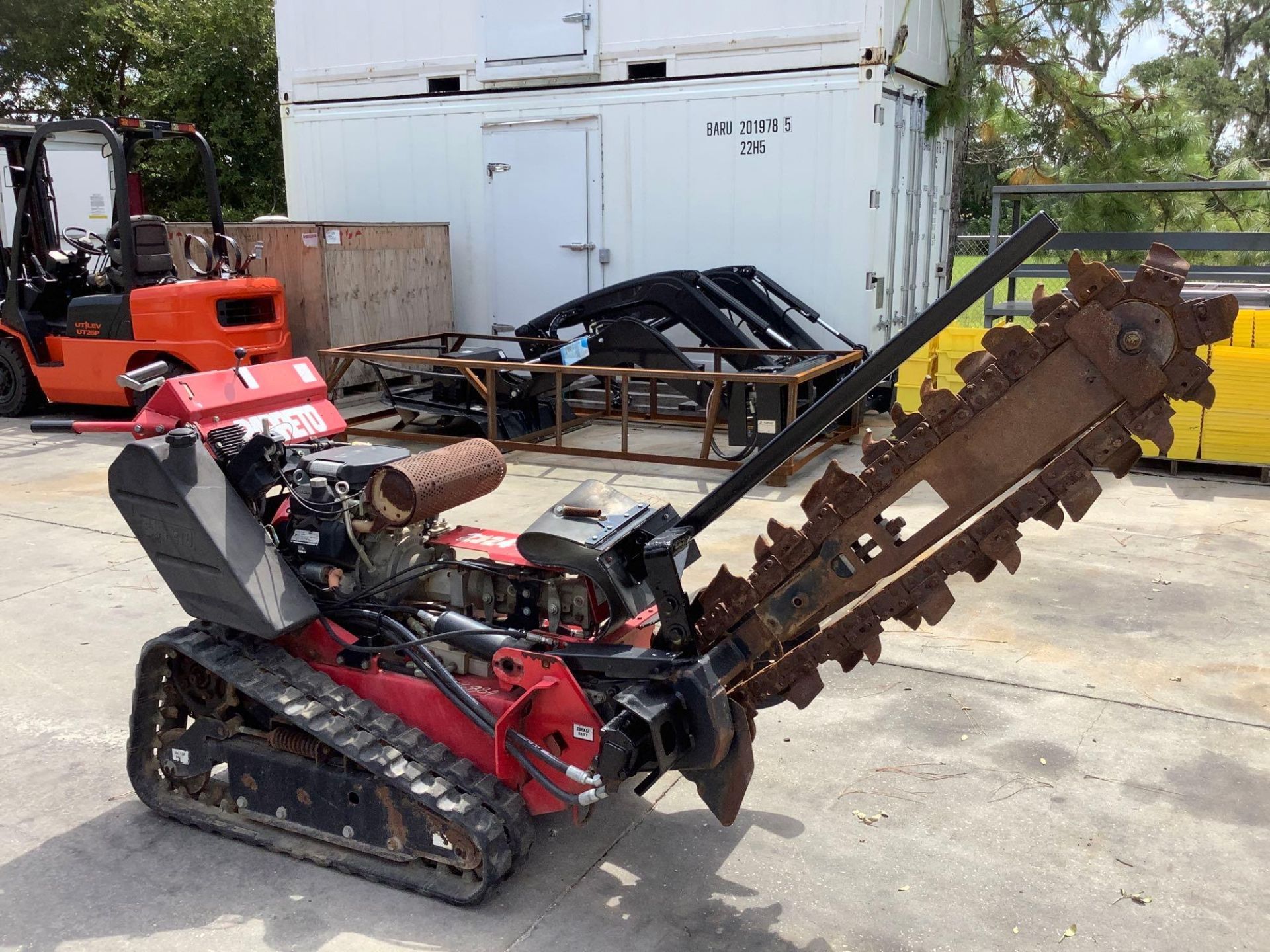 BARRETO 2324-TK WALK BEHIND TRENCHER , GAS POWERED, HONDA MOTOR, BLADE APPROX 36”, RUBBER TRACKS, RU - Image 8 of 16