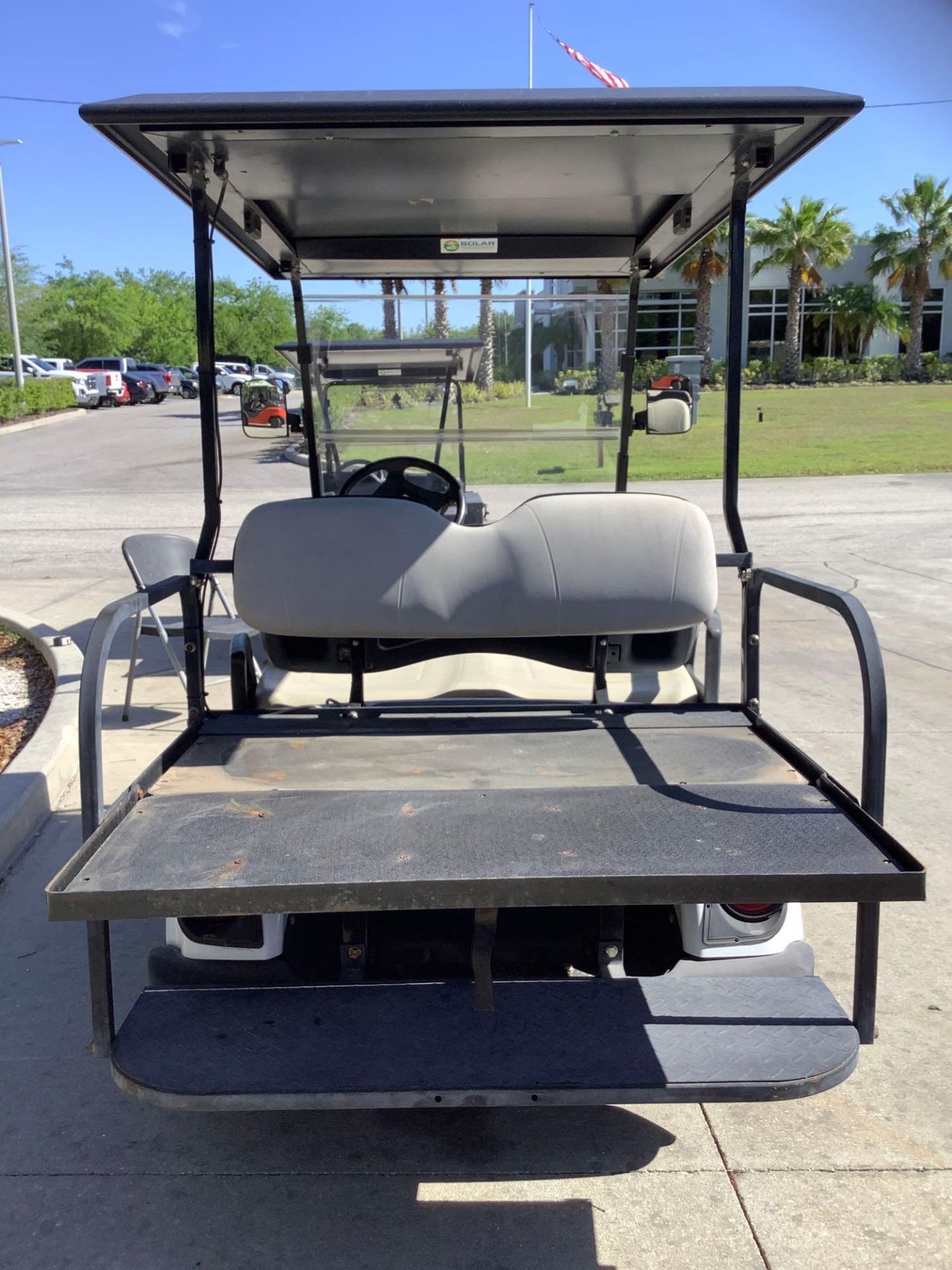 YAMAHA GOLF CART MODEL YDRE3, ELECTRIC, FLAT BED BACK, SOLAR PANEL ROOF ATTACHED, ELECTRIC , RUNS AN - Image 7 of 14