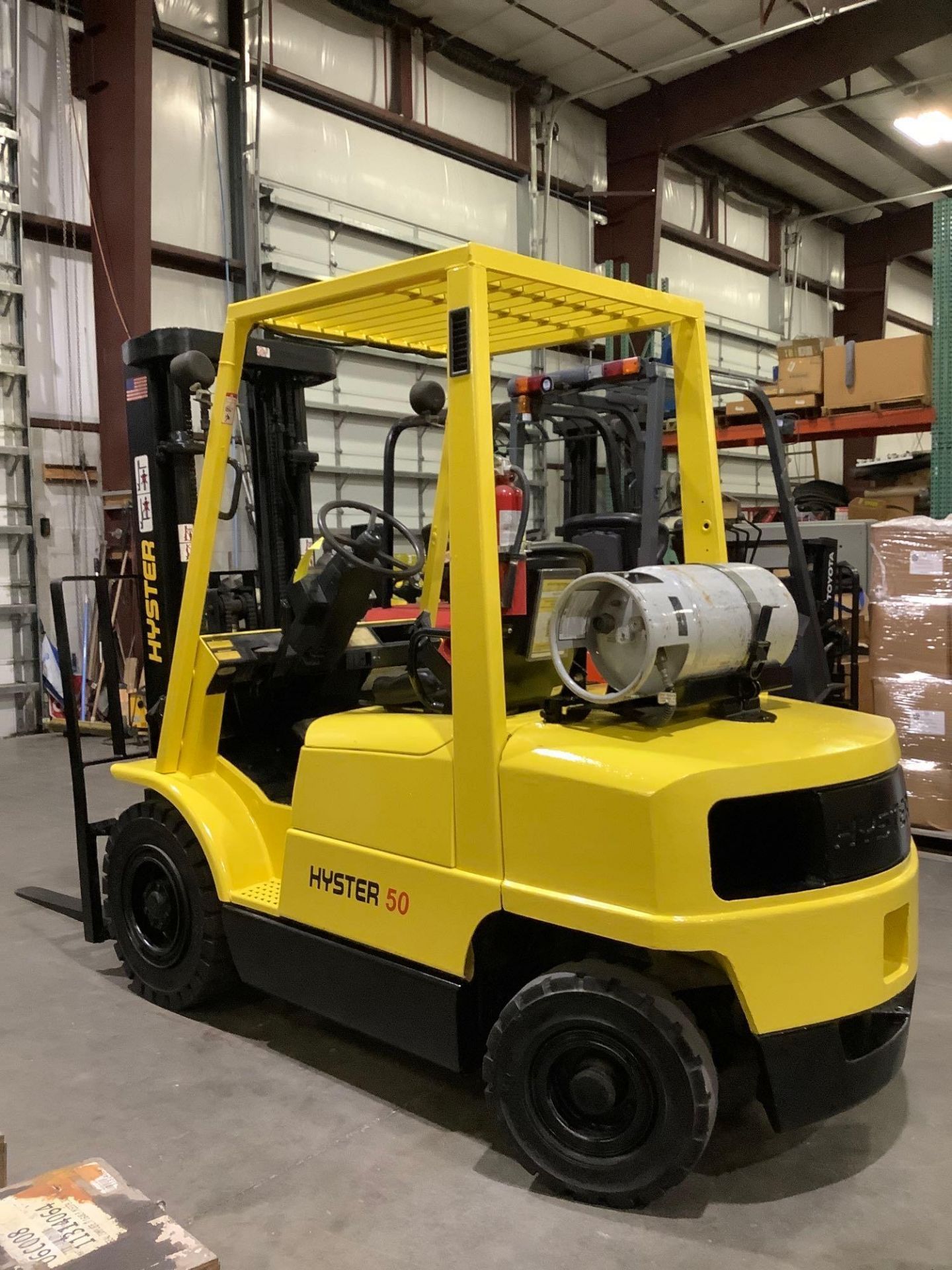 HYSTER FORKLIFT MODEL H50XM, LP POWERED, APPROX MAX CAPACITY 5000LBS, APPROX MAX HEIGHT 181in, TILT, - Image 4 of 14