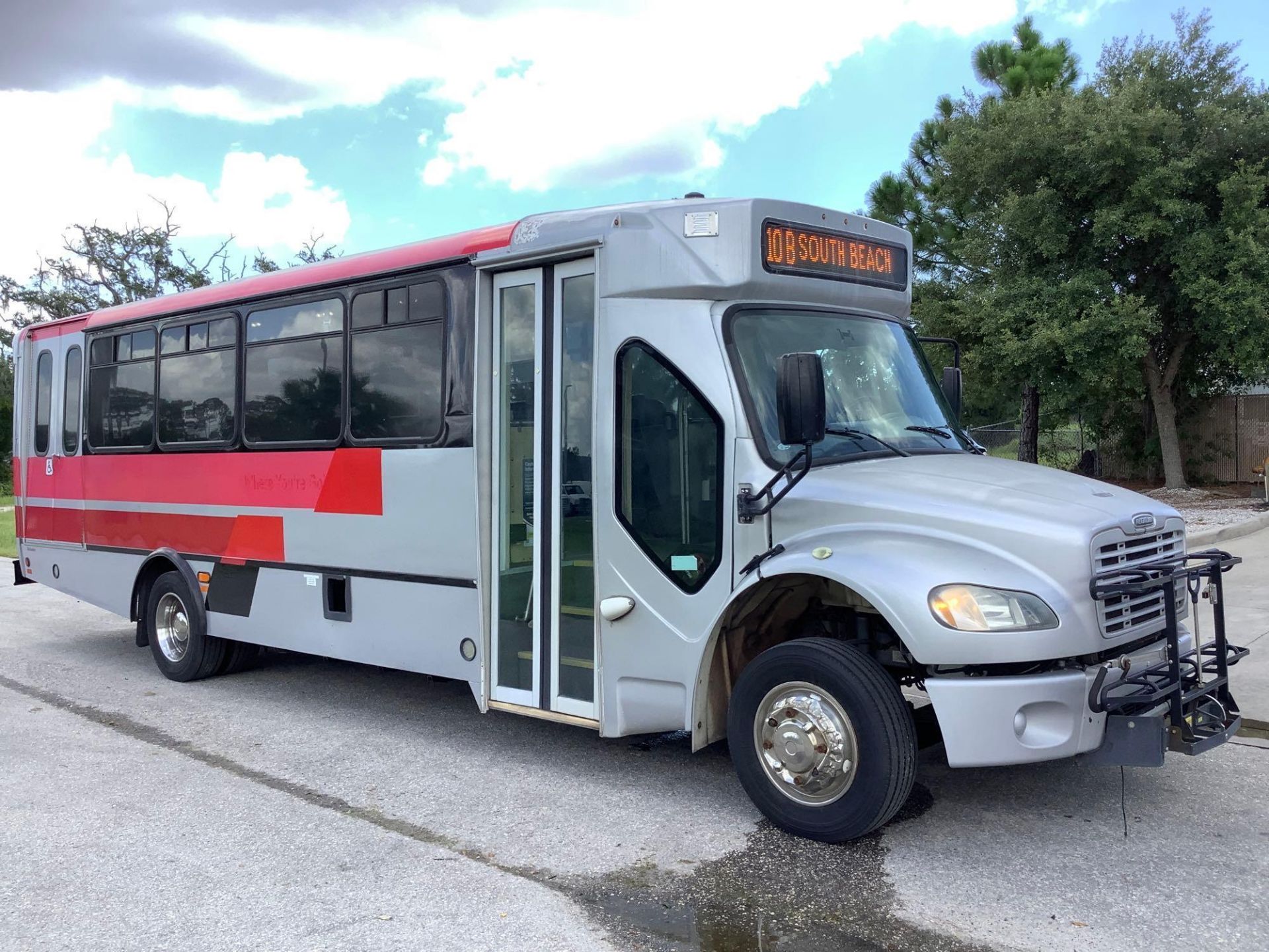 ***2013 FREIGHTLINER M2 106 BUS, DIESEL, AUTOMATIC, APPROX GVWR 26,000 LBS, DUAL REAR AC, RICON POWE - Image 12 of 66