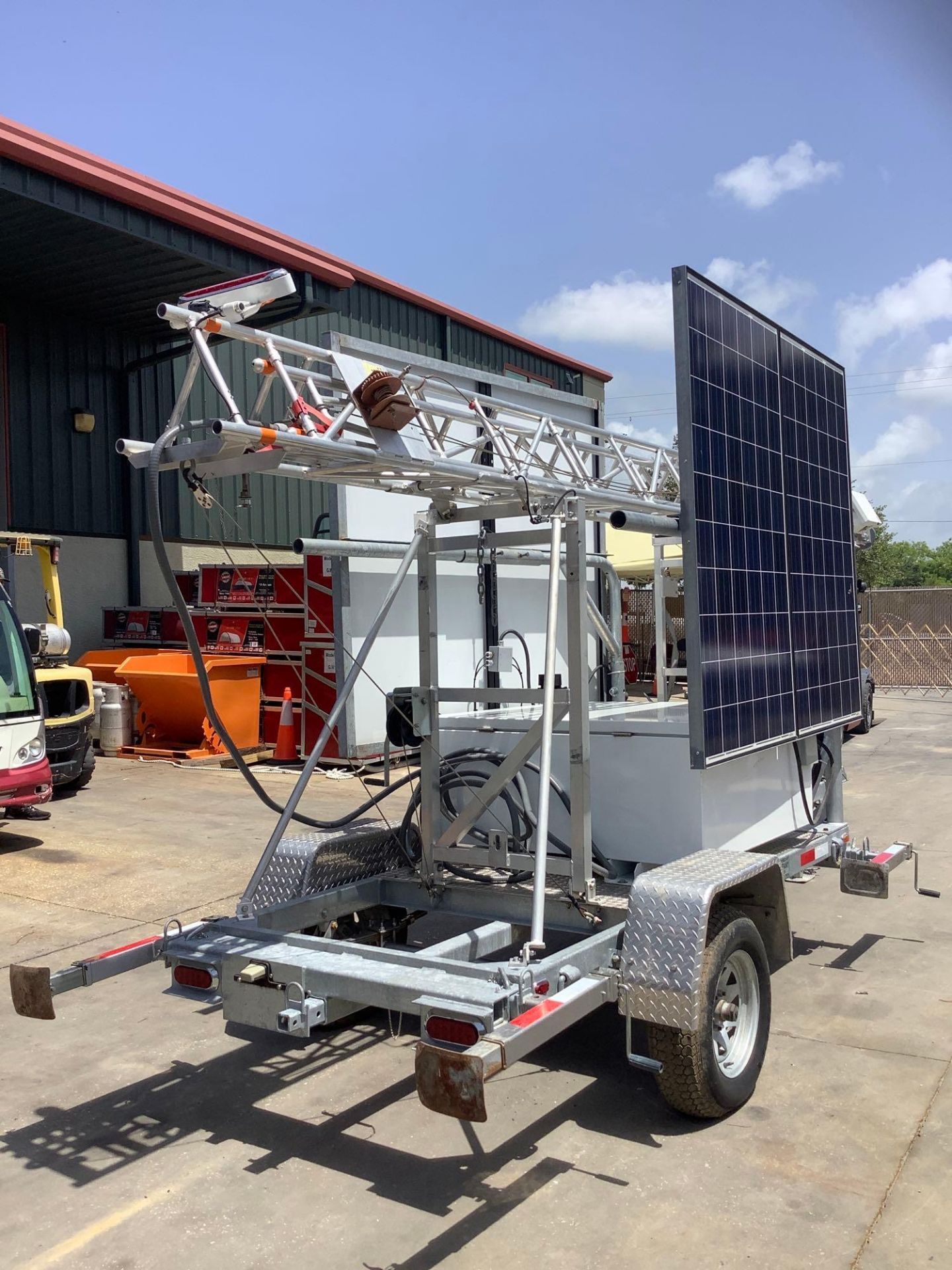 ALUMA MOBILE TOWER UNIT TRAILER WITH SUNSPARK SOLAR TYPE SMX260P ATTACHED - Image 16 of 27