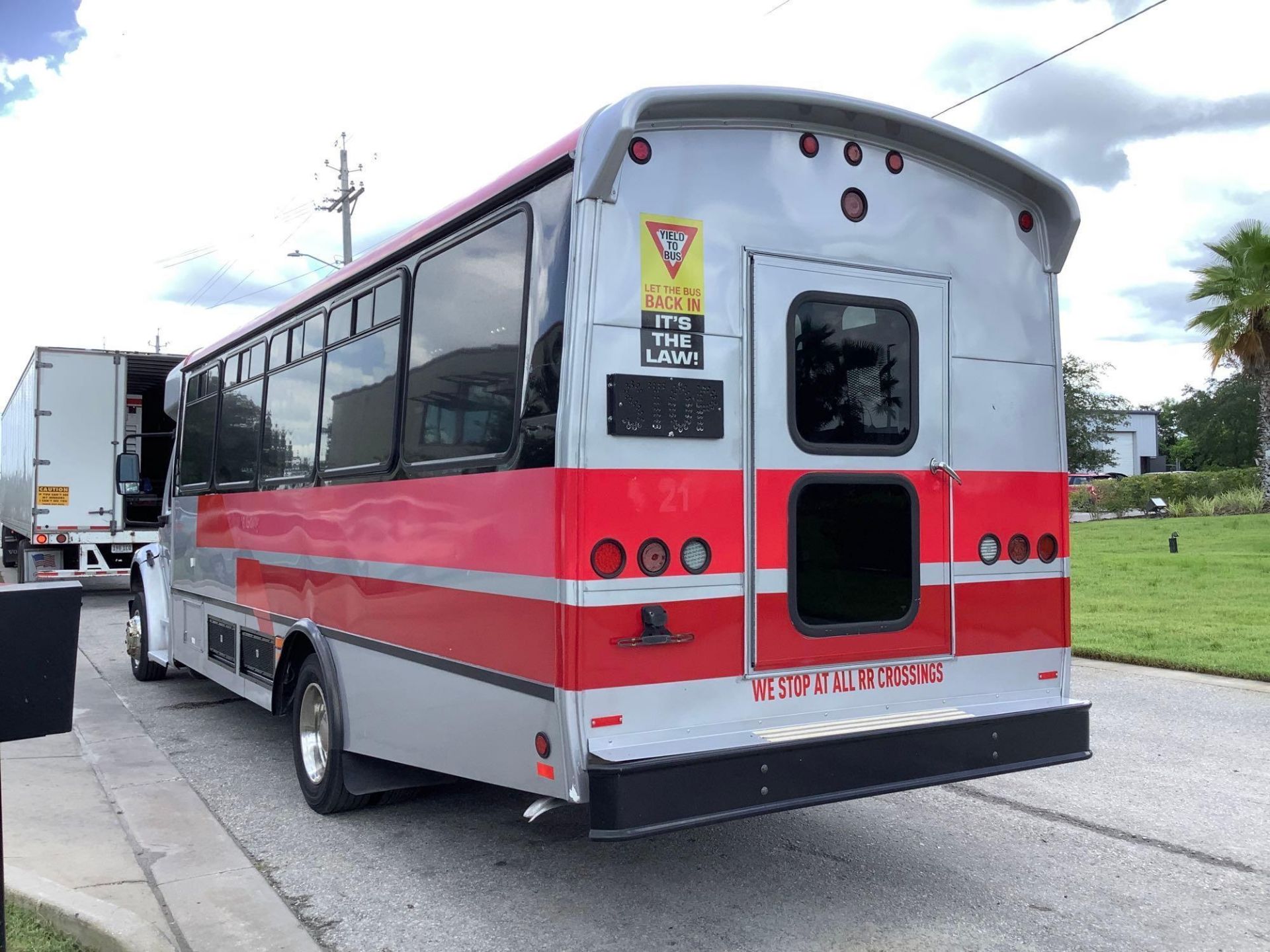 ***2013 FREIGHTLINER M2 106 BUS, DIESEL, AUTOMATIC, APPROX GVWR 26,000 LBS, DUAL REAR AC, RICON POWE - Image 5 of 66