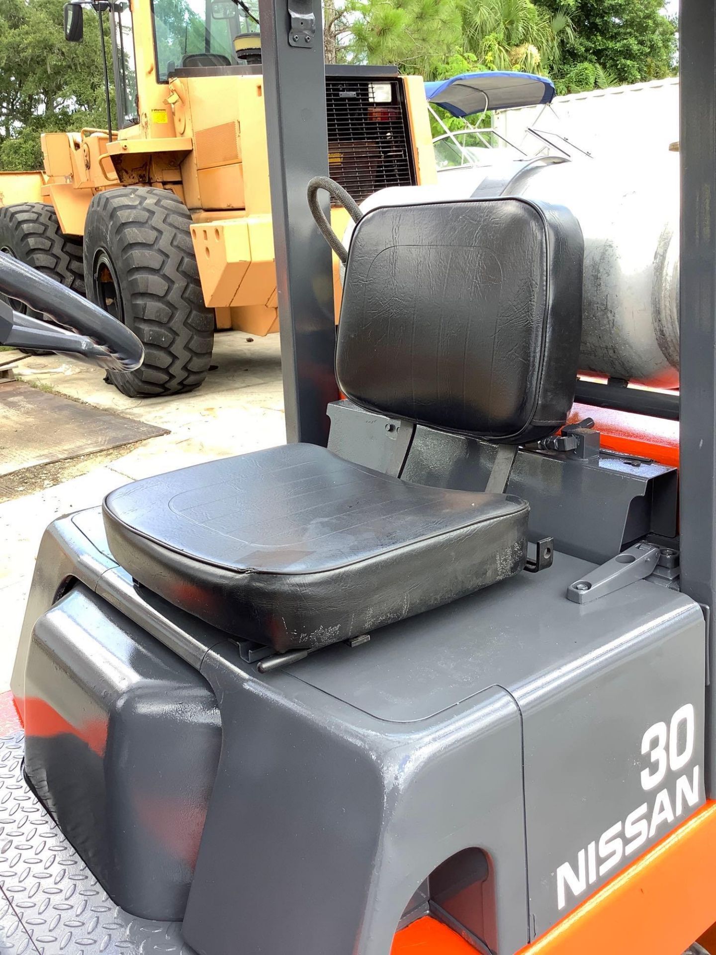 NISSAN OPTIMUM 30 FORKLIFT MODEL CPJ01A15PV, LP POWERED, APPROX MAX CAPACITY 3000LBS, APPROX MAX HEI - Image 13 of 17