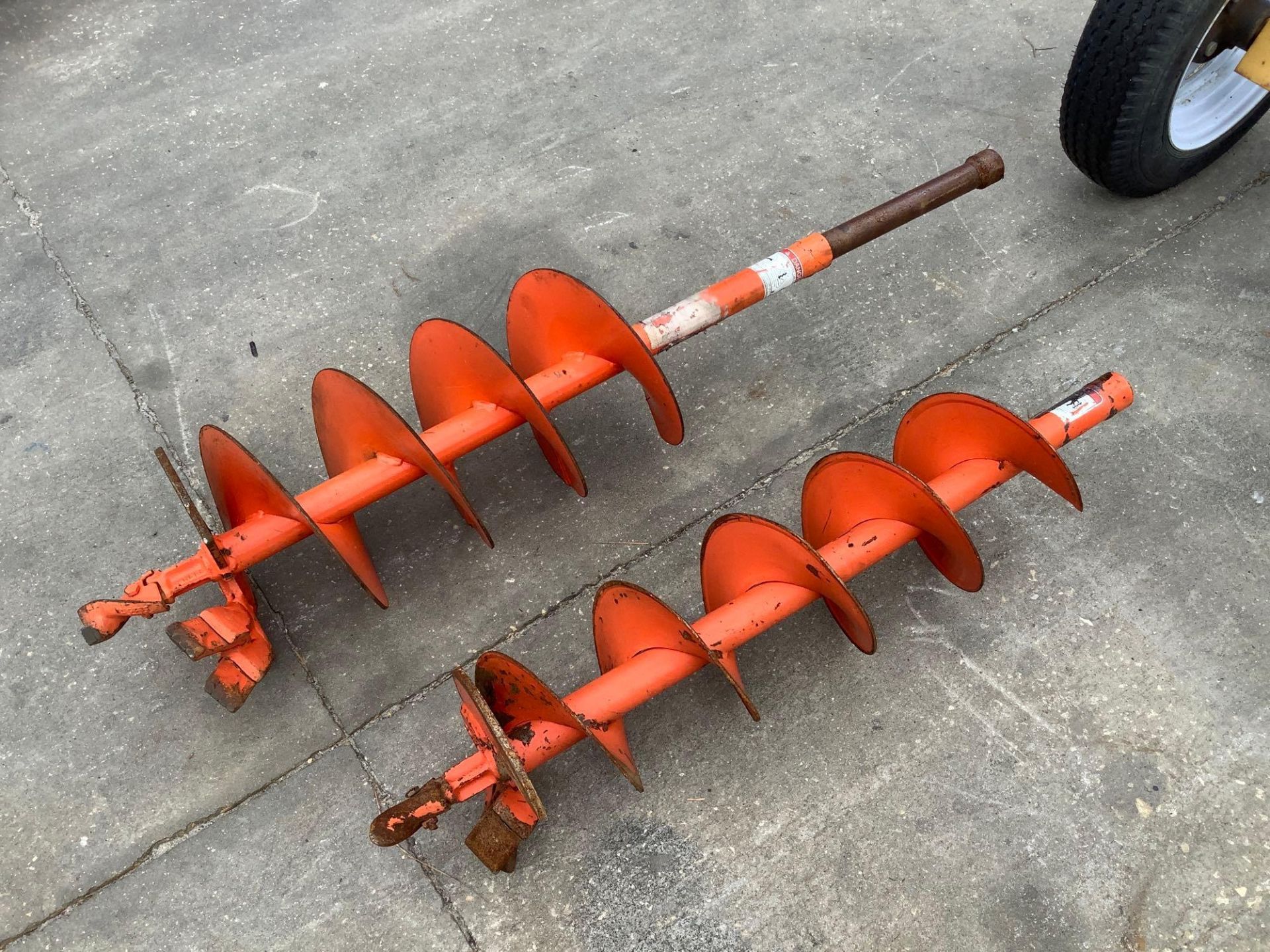 MACKISSIC EASY AUGER, TOW BEHIND, HONDA GX 270 MOTOR, GAS POWERED, ( 2 ) AUGER BITS INCLUDED - Image 14 of 17