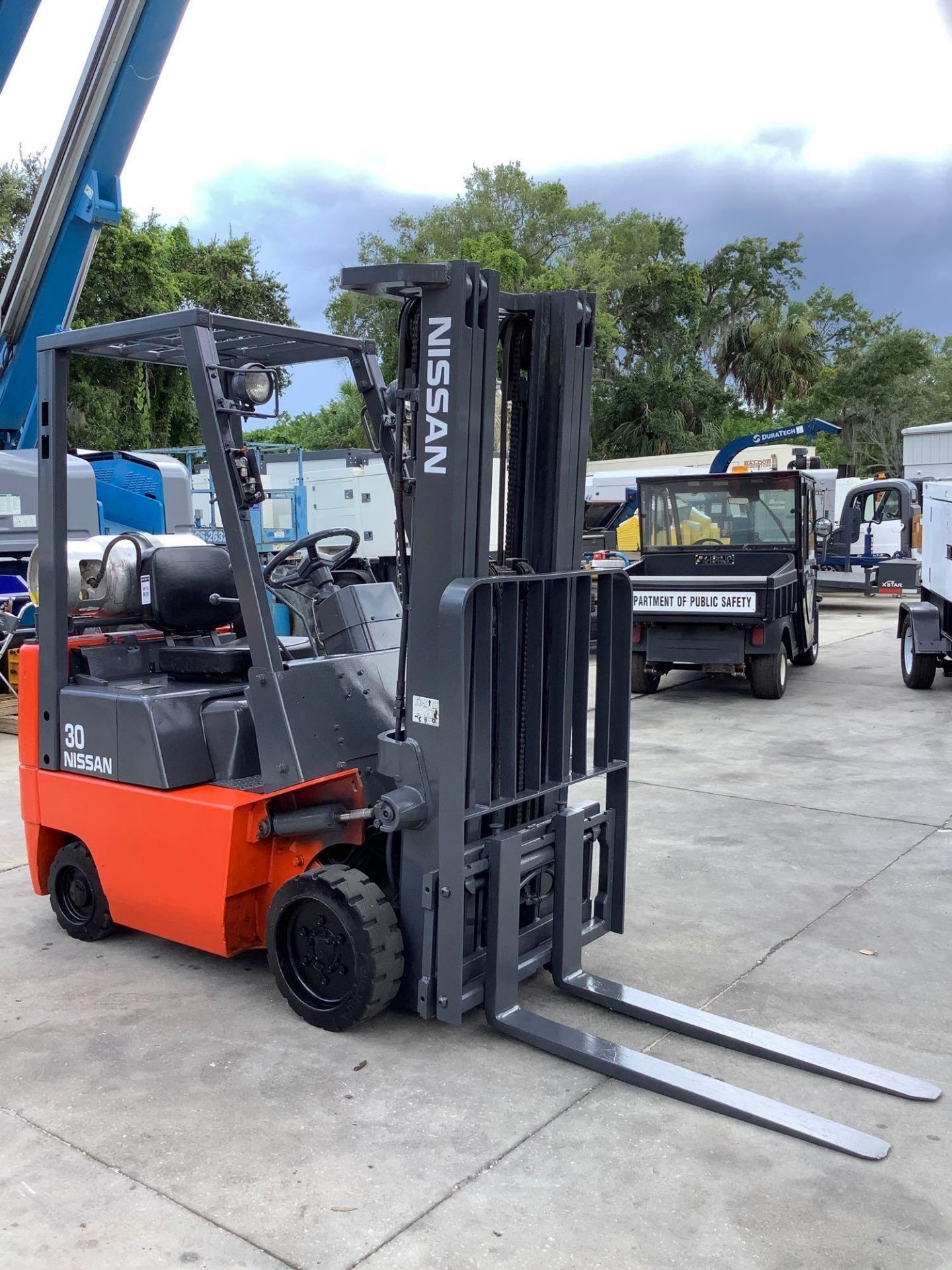 NISSAN OPTIMUM 30 FORKLIFT MODEL CPJ01A15PV, LP POWERED, APPROX MAX CAPACITY 3000LBS, APPROX MAX HEI - Image 10 of 17