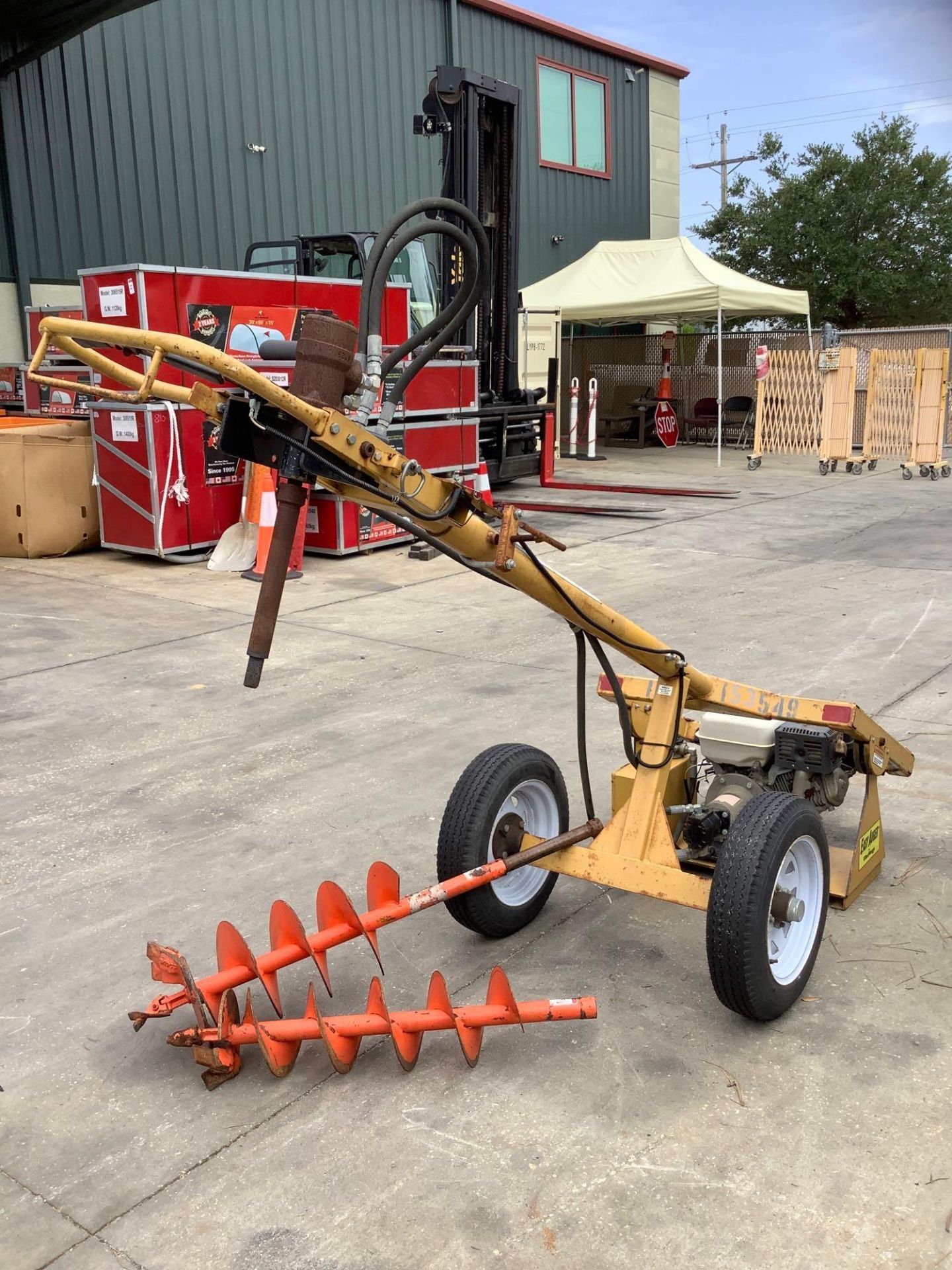 MACKISSIC EASY AUGER, TOW BEHIND, HONDA GX 270 MOTOR, GAS POWERED, ( 2 ) AUGER BITS INCLUDED - Image 6 of 17