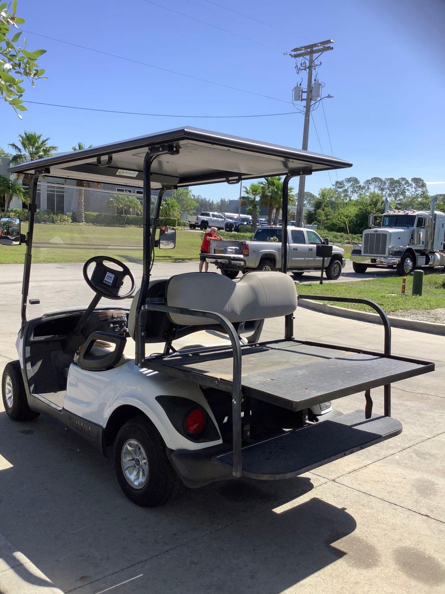 YAMAHA GOLF CART MODEL YDRE3, ELECTRIC, FLAT BED BACK, SOLAR PANEL ROOF ATTACHED, ELECTRIC , RUNS AN - Image 3 of 14