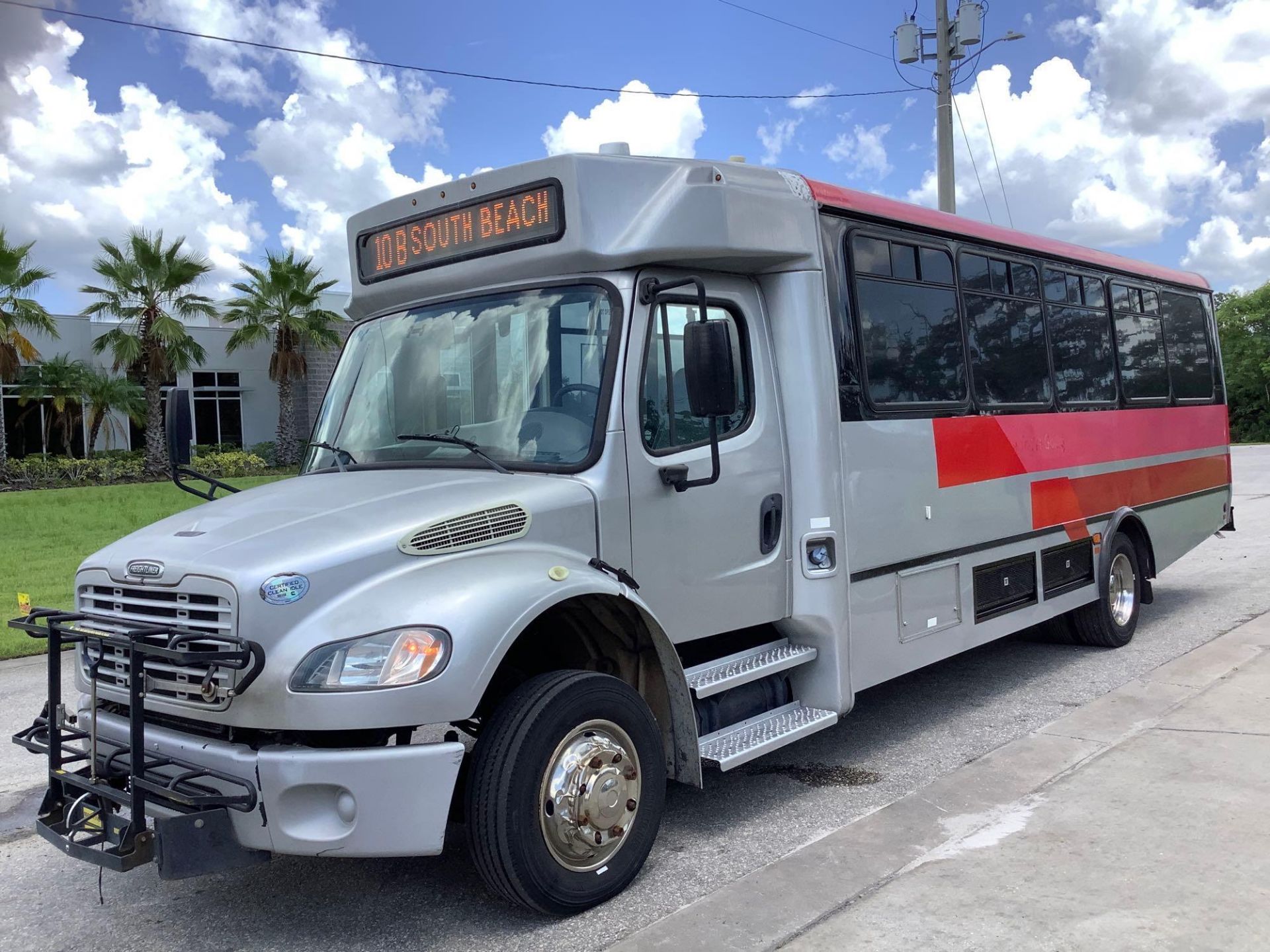 ***2013 FREIGHTLINER M2 106 BUS, DIESEL, AUTOMATIC, APPROX GVWR 26,000 LBS, DUAL REAR AC, RICON POWE