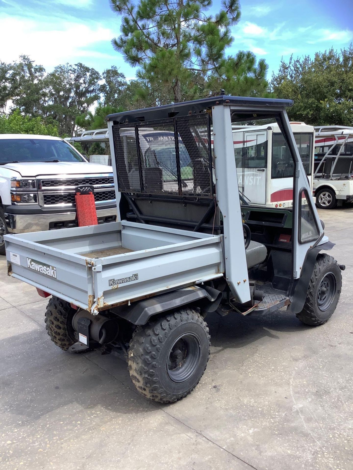 KAWASAKI MULE 550 ATV TYPE KAF300C, GAS POWERED, MANUAL DUMP BED, RUNS & OPERATES - Image 5 of 14