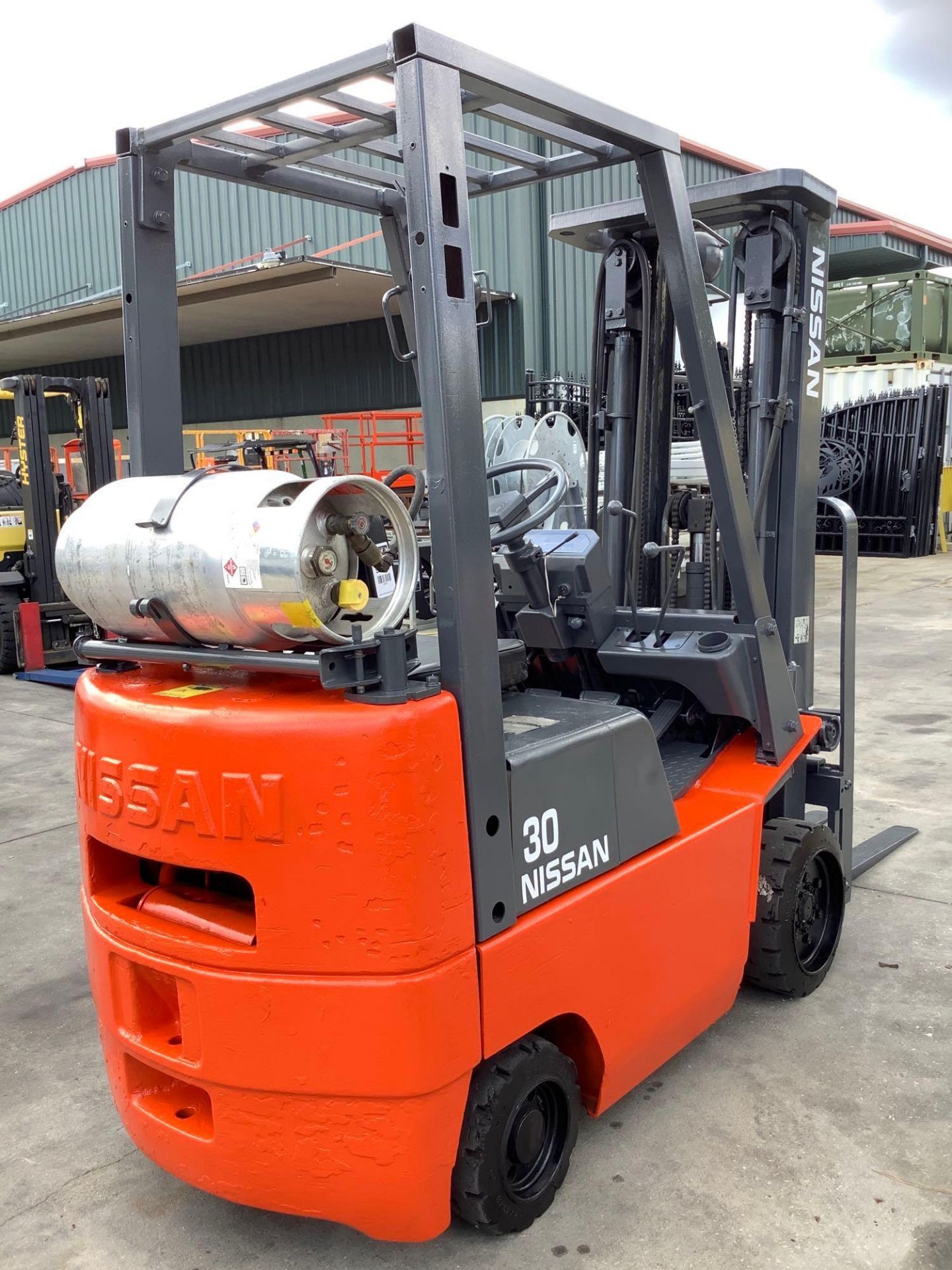 NISSAN OPTIMUM 30 FORKLIFT MODEL CPJ01A15PV, LP POWERED, APPROX MAX CAPACITY 3000LBS, APPROX MAX HEI - Image 7 of 17