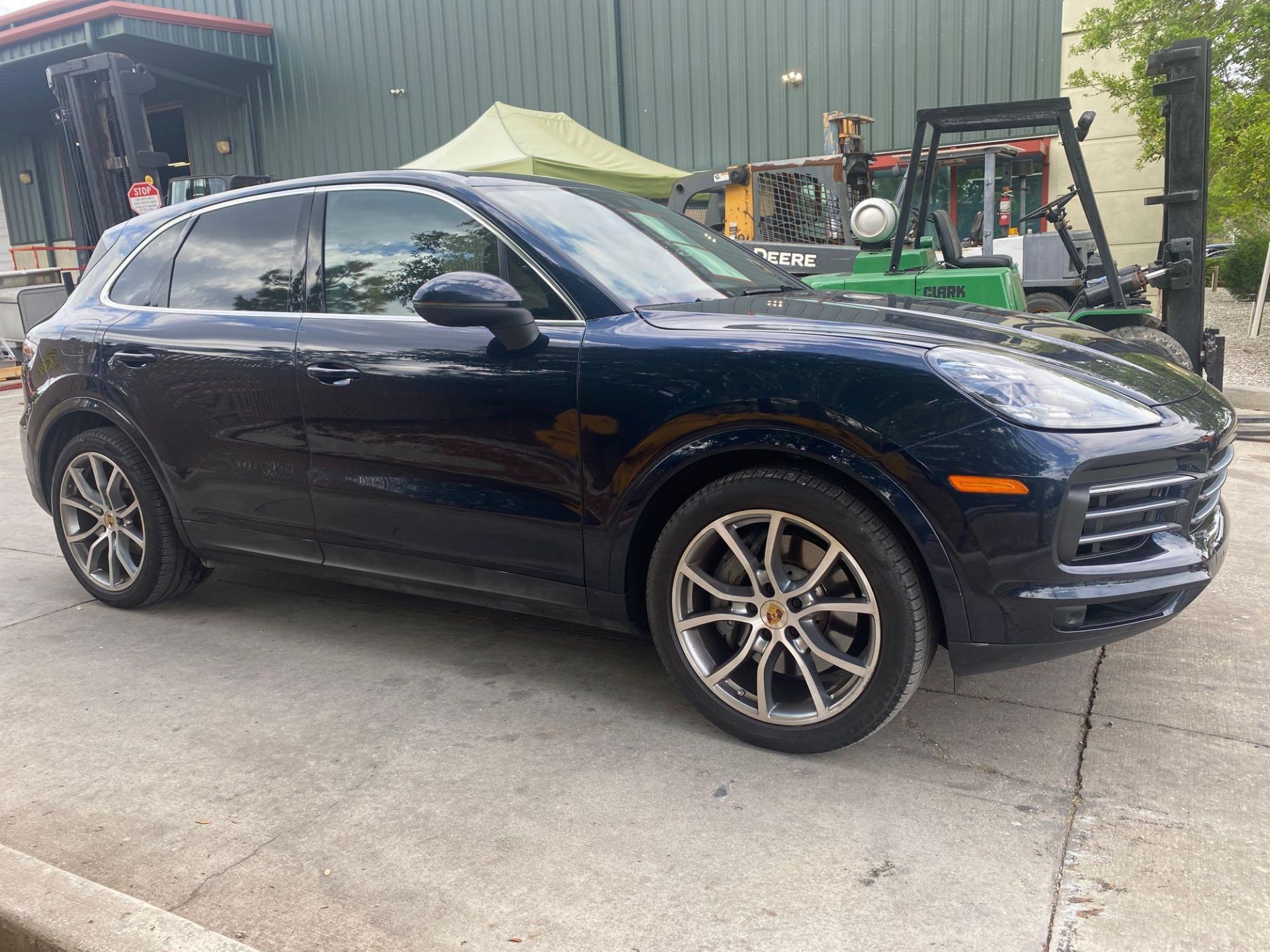 ***2019 PORSCHE CAYENNE S AWD SUV, LEATHER SEATS, MOON ROOF, A/C & HEATED SEATS, 2 KEYS INCLUDED - Image 13 of 47