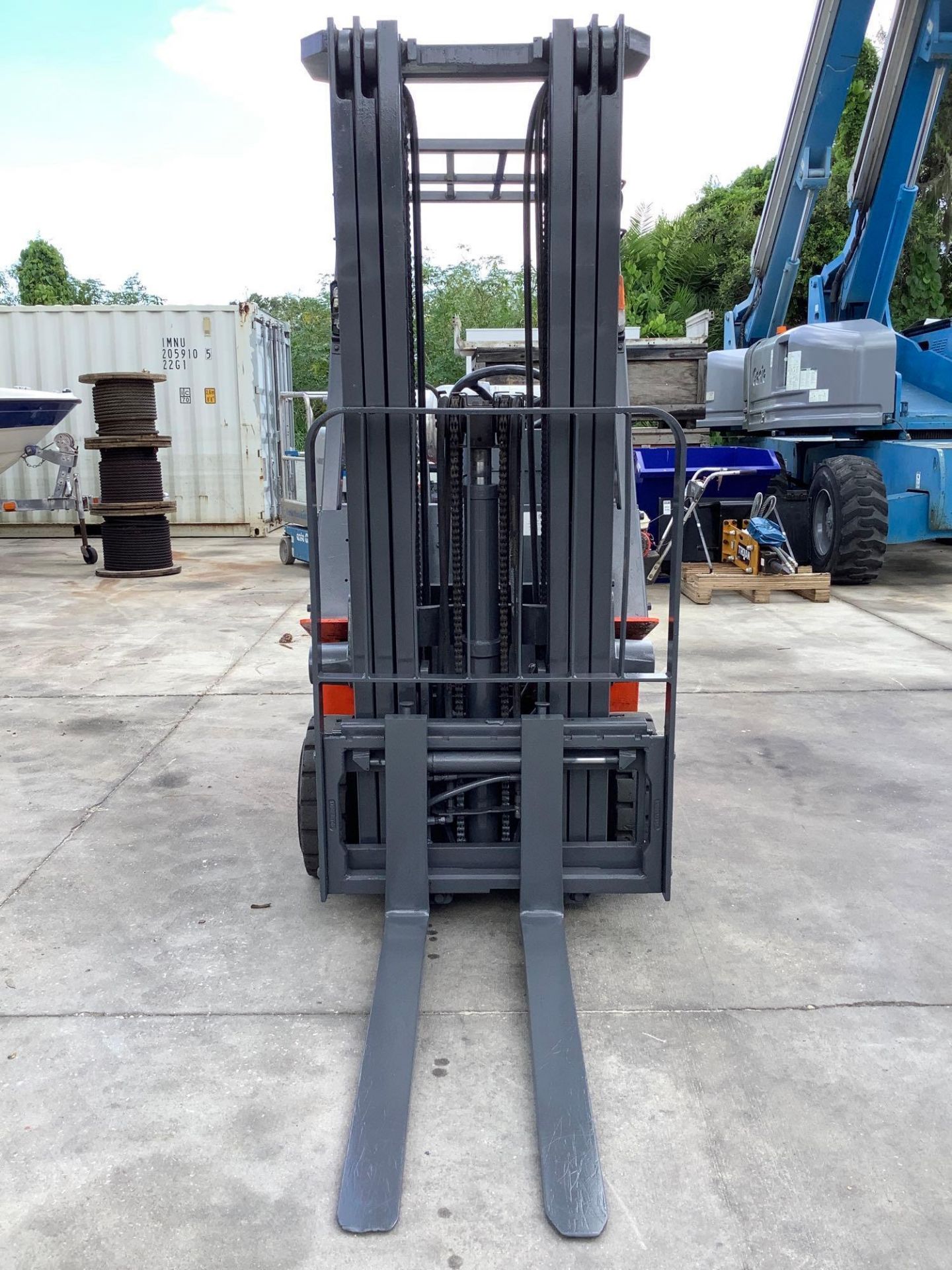 NISSAN OPTIMUM 30 FORKLIFT MODEL CPJ01A15PV, LP POWERED, APPROX MAX CAPACITY 3000LBS, APPROX MAX HEI - Image 12 of 17