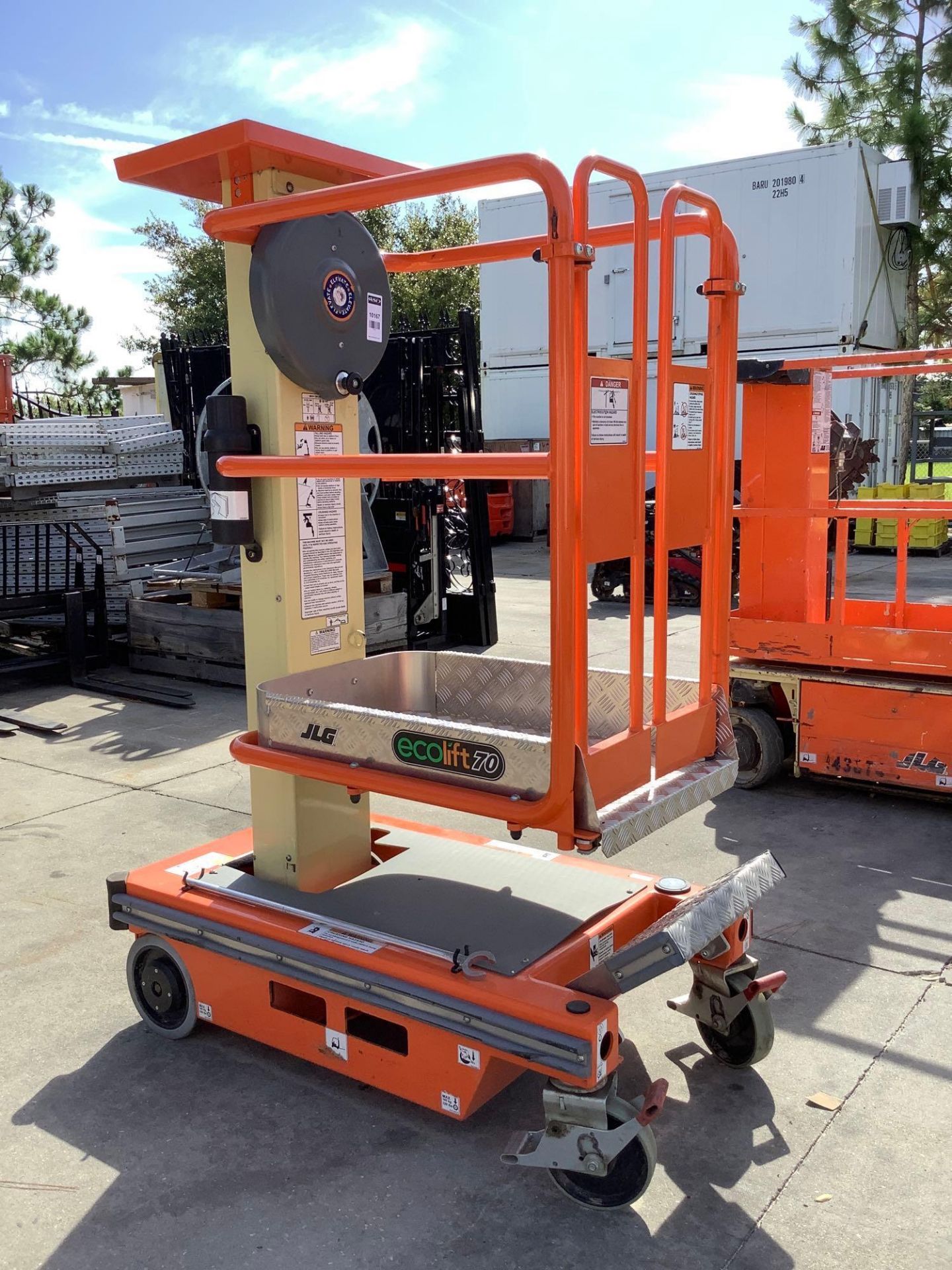 2018 JLG ECOLIFT 70,MANUAL, APPROX MAX PLATFORM HEIGHT 7FT, NON MARKING TIRES