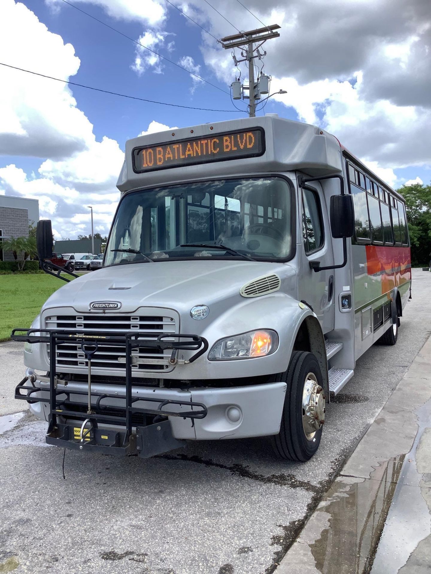 ***2013 FREIGHTLINER M2 106 BUS, DIESEL, AUTOMATIC, APPROX GVWR 26,000 LBS, DUAL REAR AC, RICON POWE - Image 17 of 66