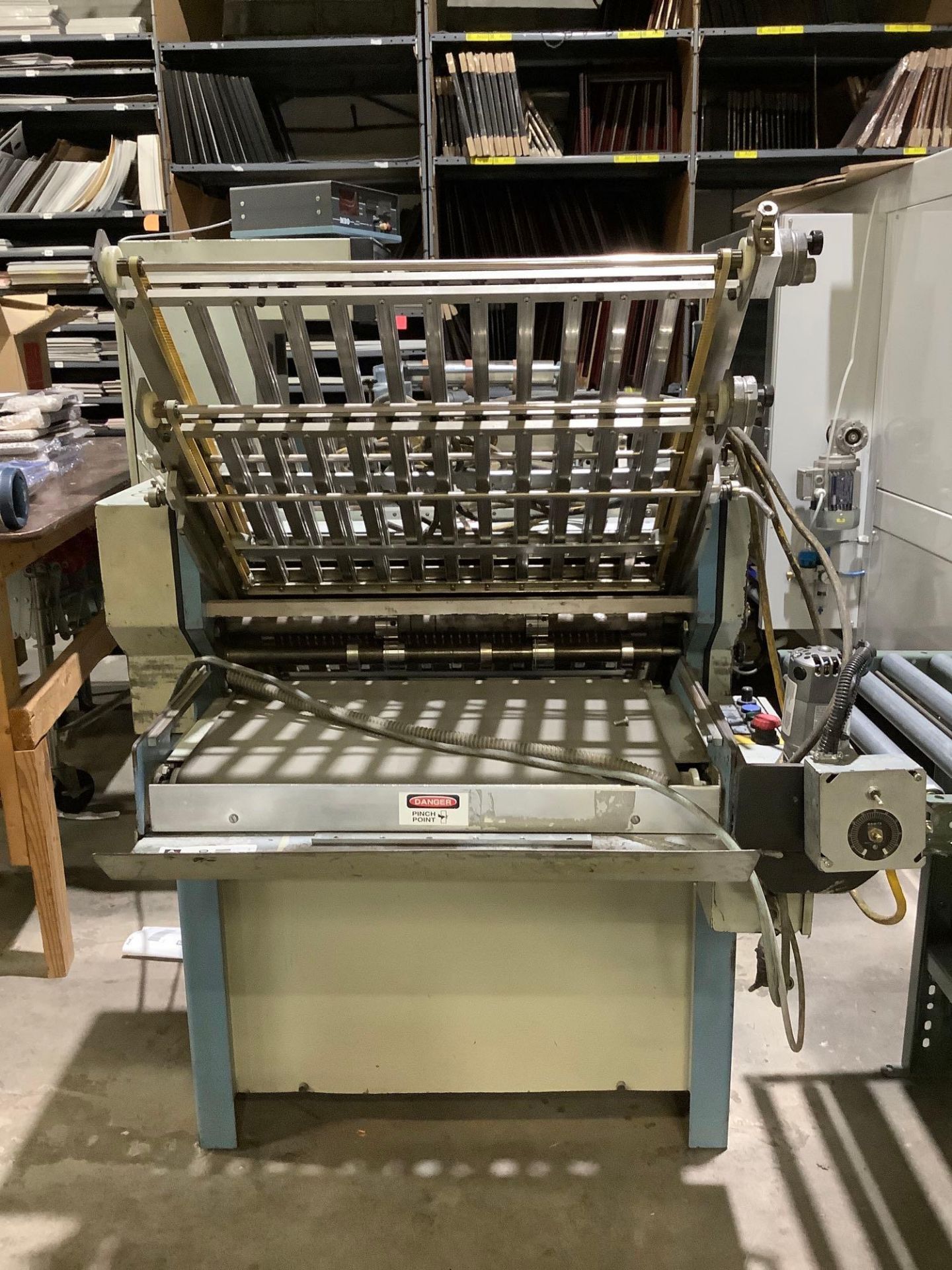 MBO BINDER & CO FOLDING MACHINE MODEL T49/44, RUNS & OPERATES PER SELLER - Image 2 of 8