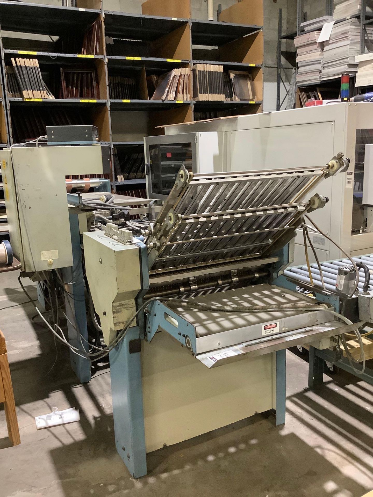 MBO BINDER & CO FOLDING MACHINE MODEL T49/44, RUNS & OPERATES PER SELLER - Image 3 of 8