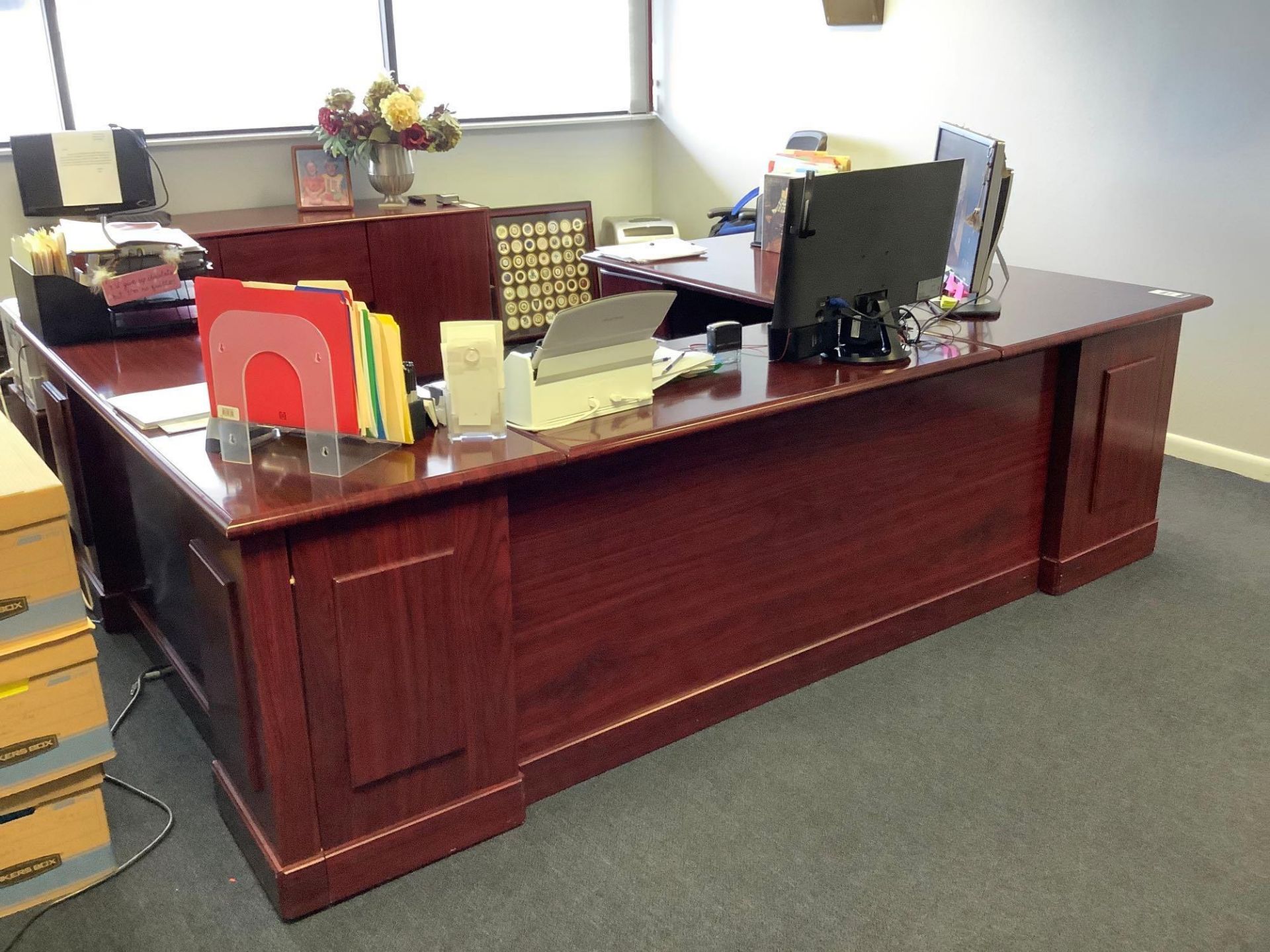 OFFICE FURNITURE , APPROX 106 W x 71” L x 30” T ( NO CONTENTS INCLUDED ) - Image 5 of 6