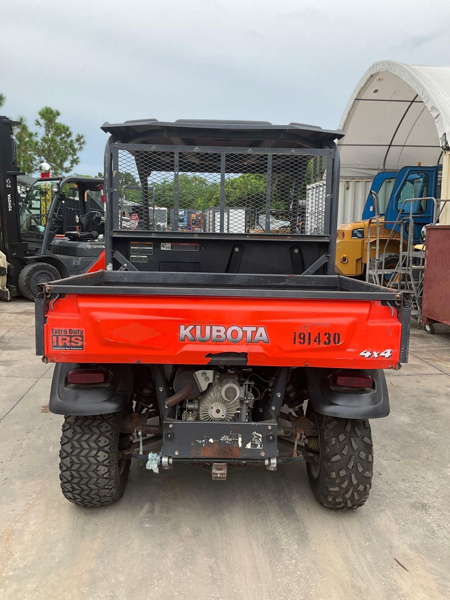 KUBOTA RTV-X900 UTV , DIESEL, 4WD, MANUAL DUMP BED, HITCH, DID NOT START- TURNS OVER SOUNDS LIKE IT - Image 4 of 13