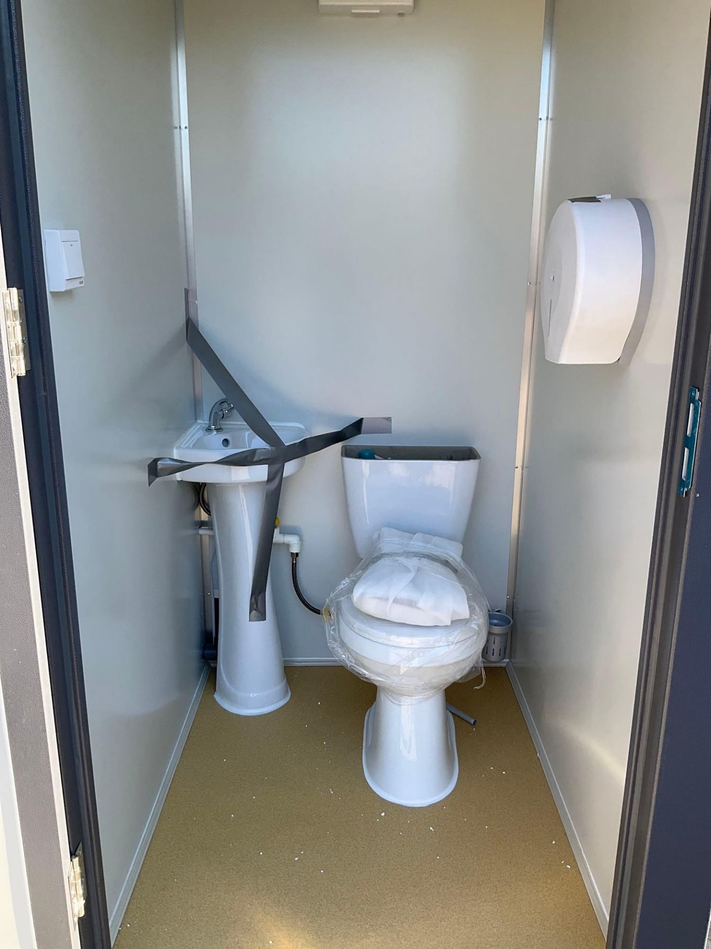 UNUSED PORTABLE DOUBLE BATHROOM UNIT, 2 STALLS, ELECTRIC & PLUMBING HOOK UP WITH EXTERIOR PLUMBING C - Image 11 of 16