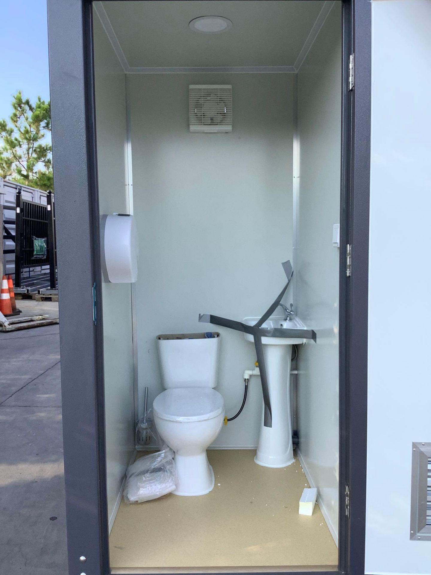 UNUSED PORTABLE DOUBLE BATHROOM UNIT, 2 STALLS, ELECTRIC & PLUMBING HOOK UP WITH EXTERIOR PLUMBING C - Image 13 of 13
