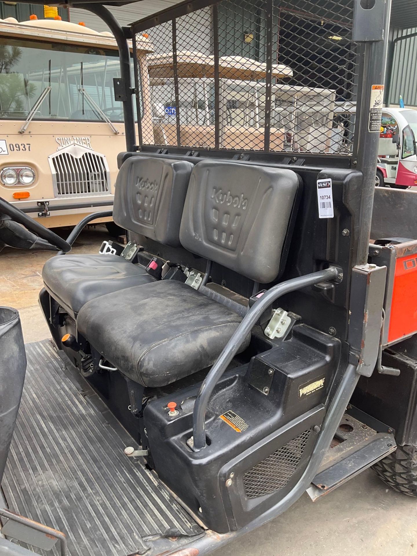 KUBOTA RTV-X900 UTV , DIESEL, 4WD, MANUAL DUMP BED, HITCH, DID NOT START- TURNS OVER SOUNDS LIKE IT - Image 9 of 13