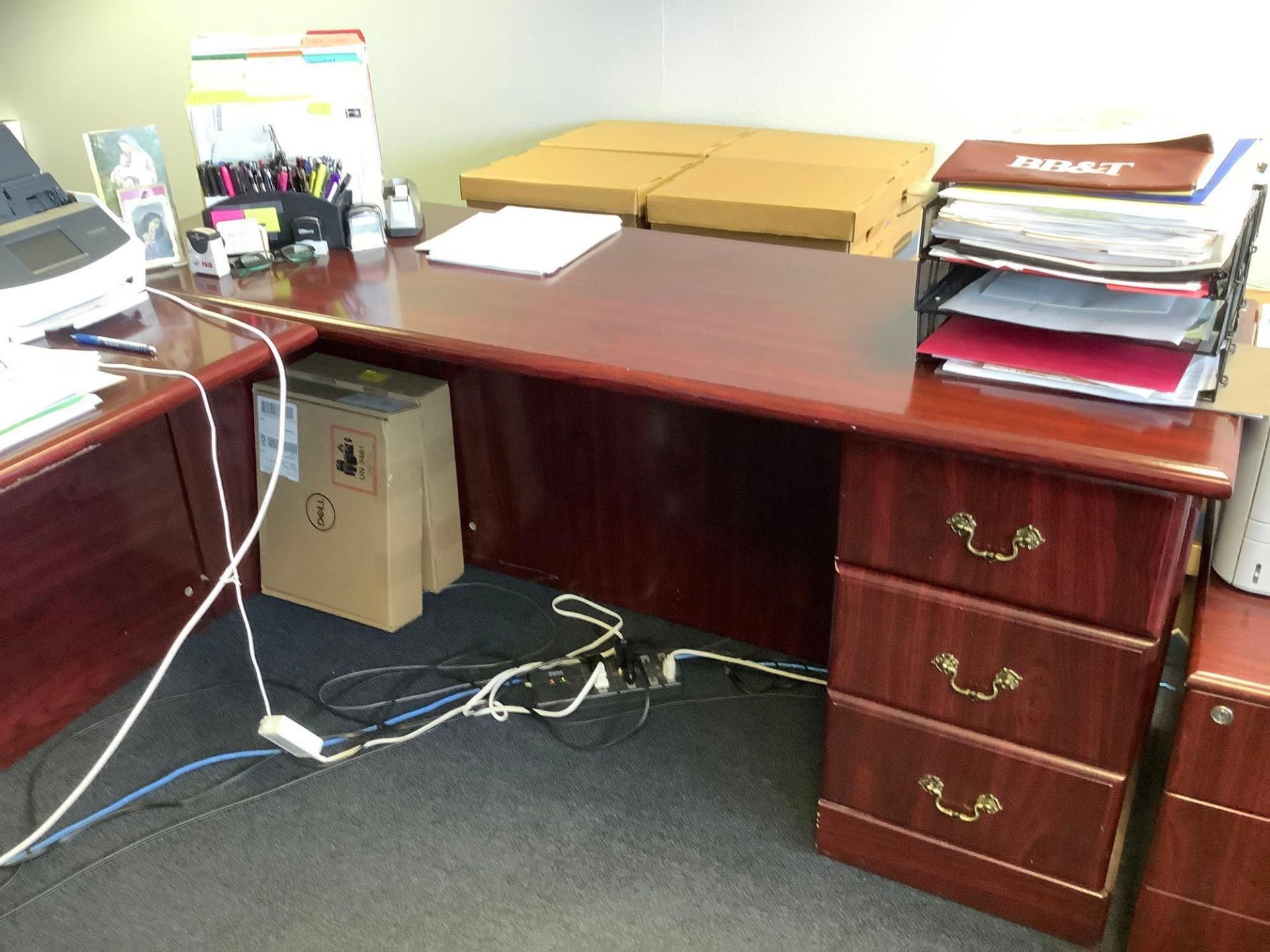 OFFICE FURNITURE , APPROX 106 W x 71” L x 30” T ( NO CONTENTS INCLUDED ) - Image 4 of 6