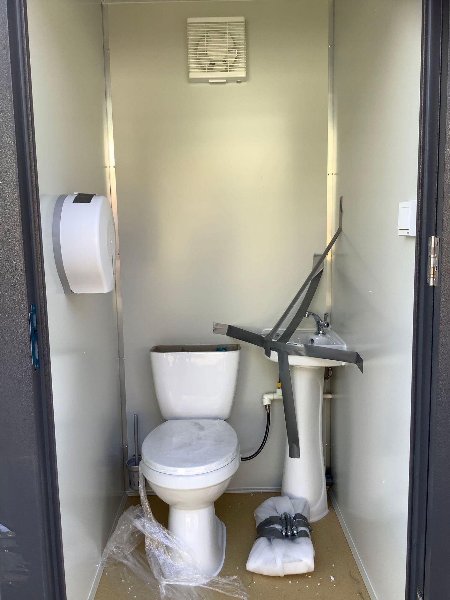 UNUSED PORTABLE DOUBLE BATHROOM UNIT, 2 STALLS, ELECTRIC & PLUMBING HOOK UP WITH EXTERIOR PLUMBING C - Image 11 of 13