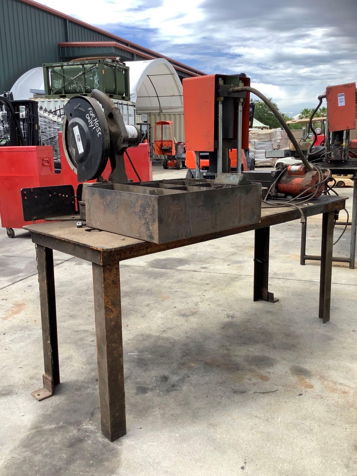 GATES POWER CRIMP, DIES & CUT OFF SAW WITH STEEL WORK TABLE - Image 6 of 10