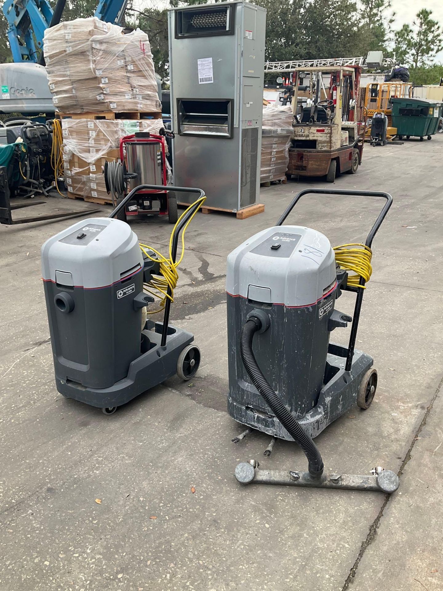 ( 2 ) ADVANCE COMMERCIAL DRY/WET VACUUM MODEL VL500 55-1 BDF US , ELECTRIC, APPROX 120 VOLTS, APPROX - Image 3 of 8