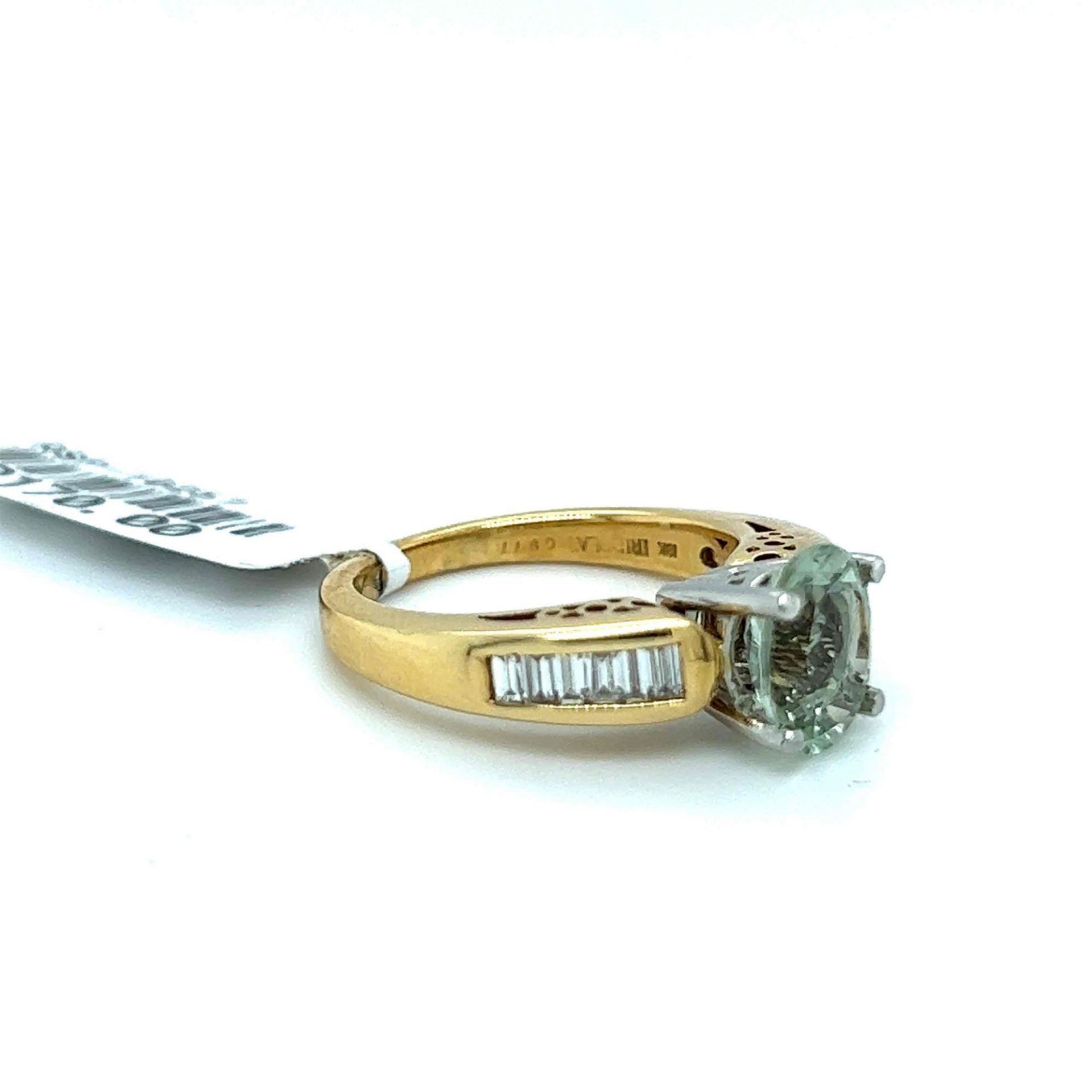 1.63CT GREEN QUARTZ AND .39CT BAGUETTE DIAMOND RING 14K GOLD - Image 3 of 3