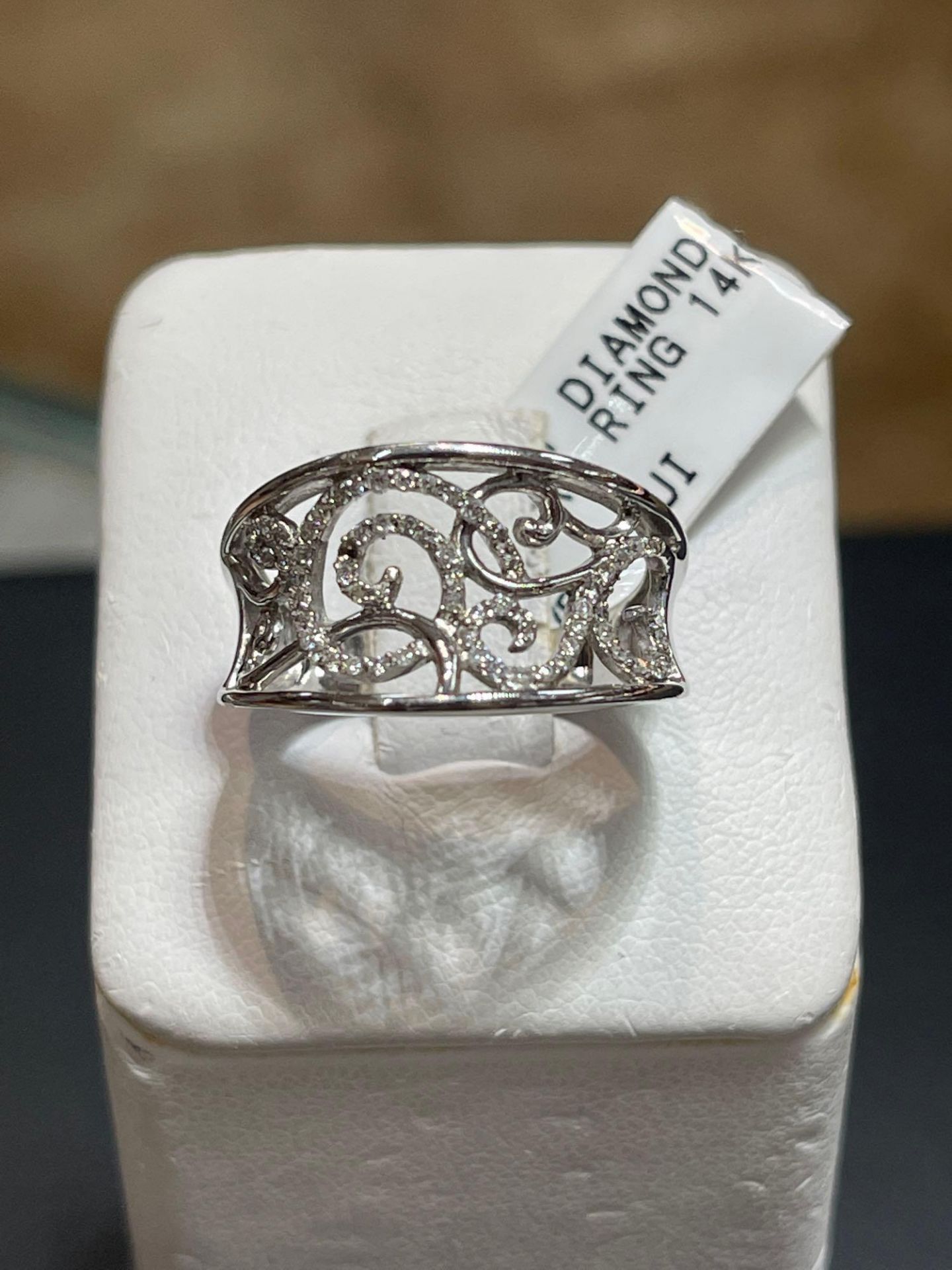 14KT WHITE GOLD .26CT DIAMOND SWIRL BAND